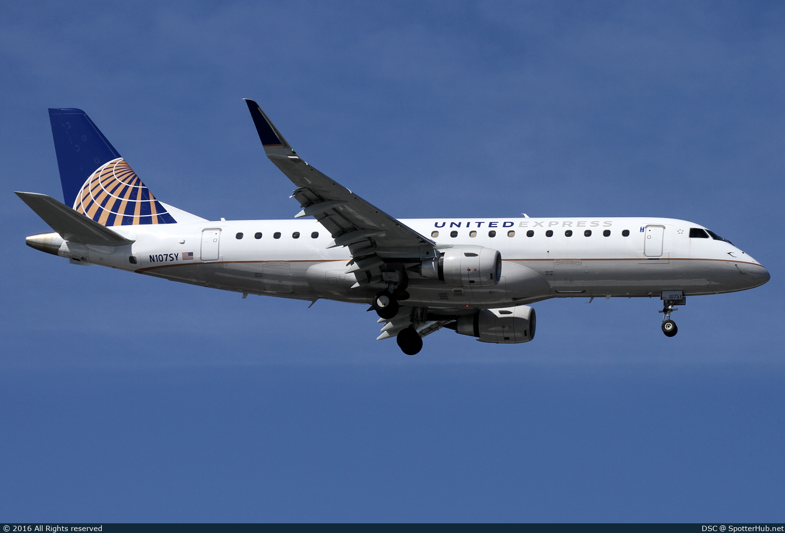 Photo of N107SY - Embraer ERJ-175LR operated by United Express (opb SkyWest Airlines)