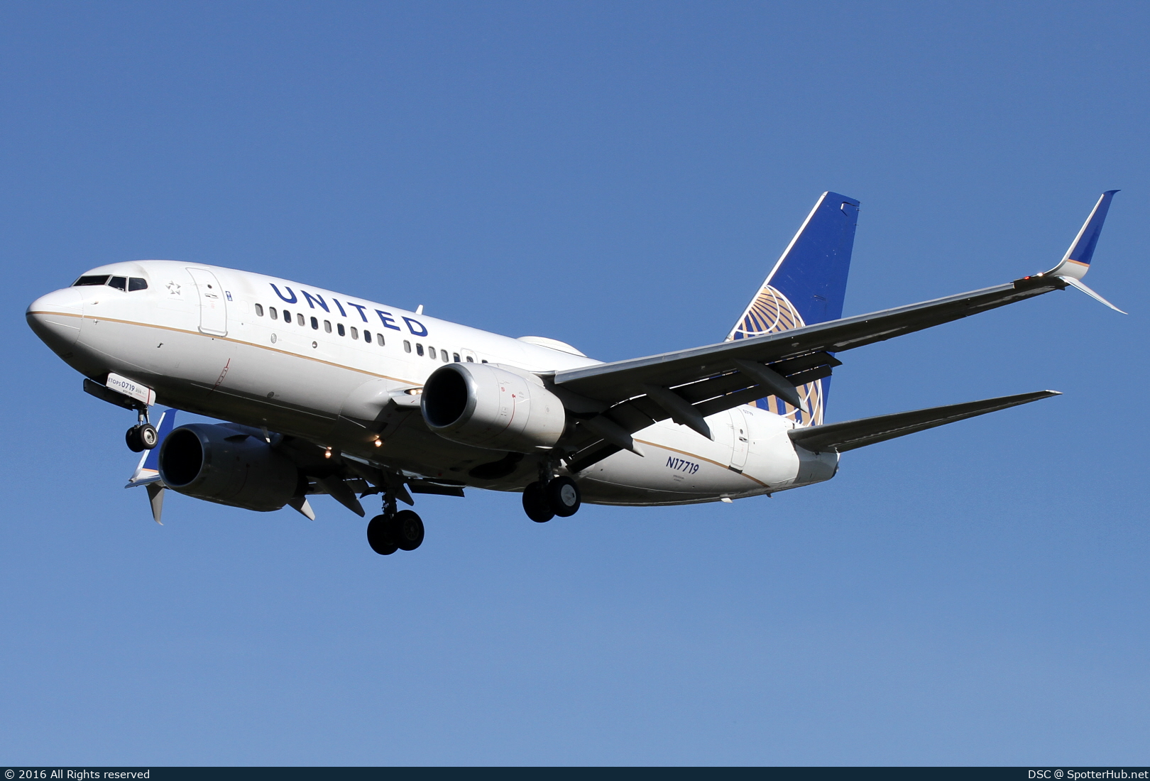 Photo of N17719 - Boeing 737-724 operated by United Airlines