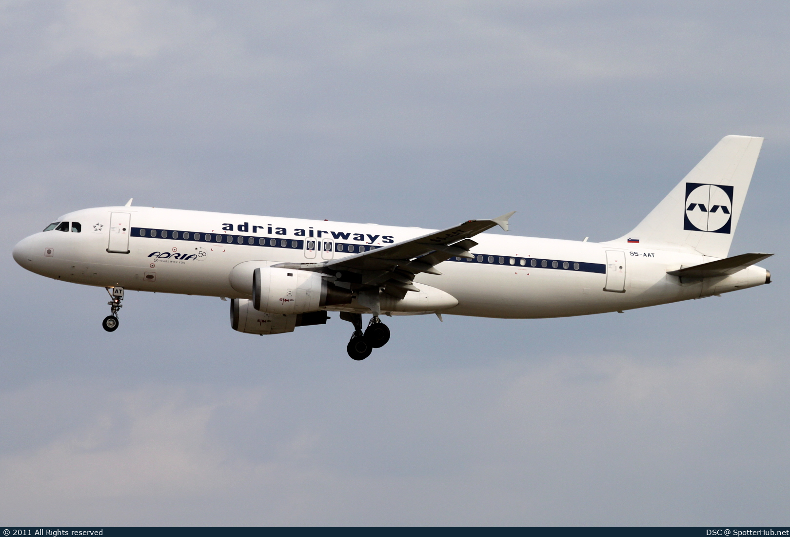 Photo of S5-AAT - Airbus A320-211 operated by Adria Airways