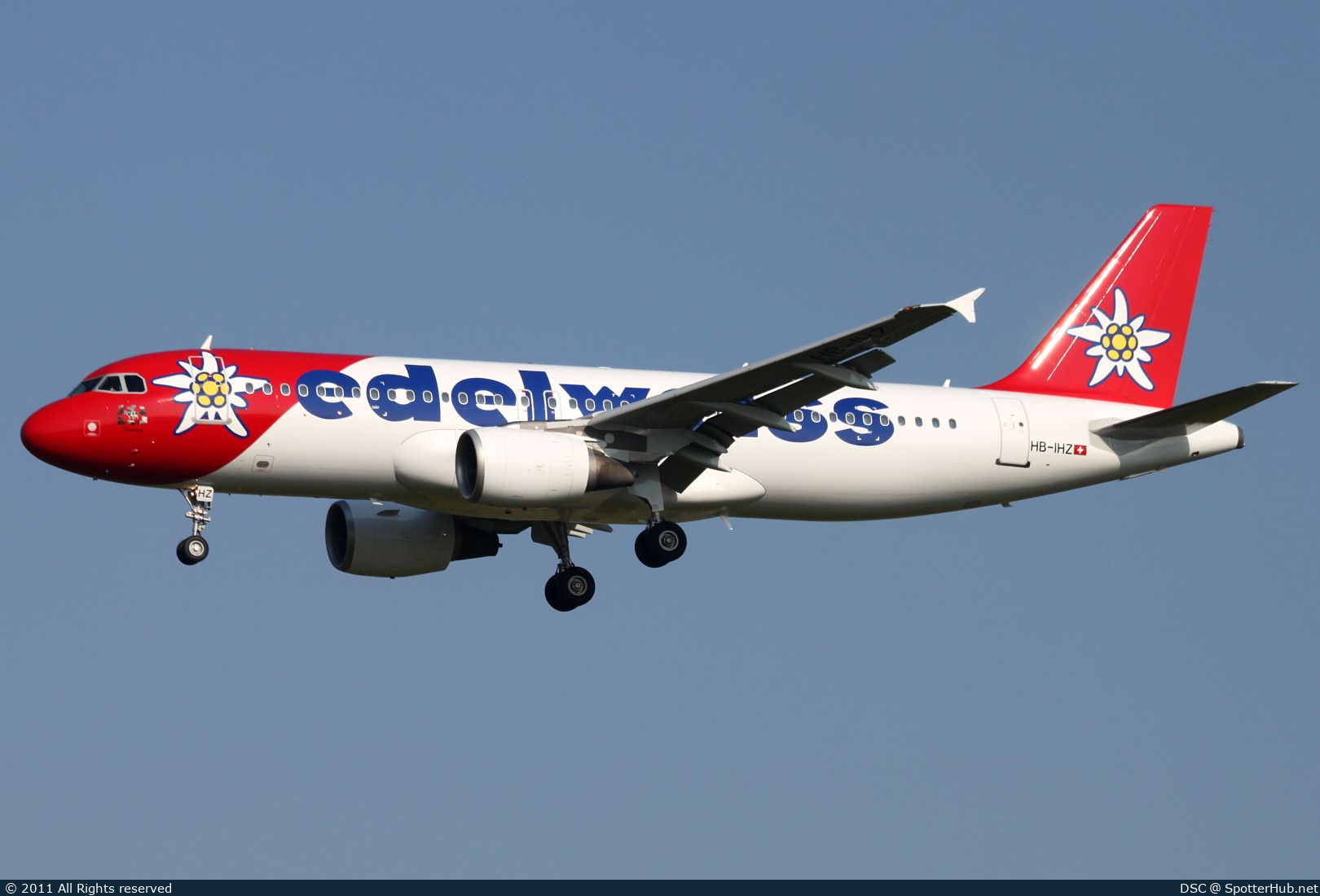 Photo of HB-IHZ - Airbus A320-214 operated by Edelweiss Air