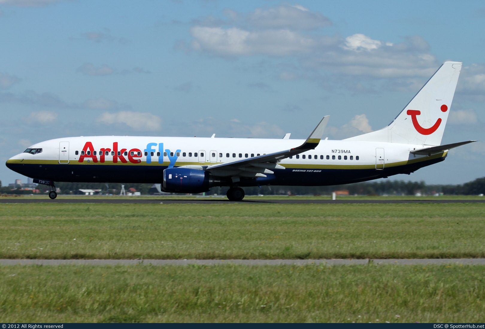 Photo of N739MA - Boeing 737-8Q8 operated by Arkefly (opb Miami Air International)
