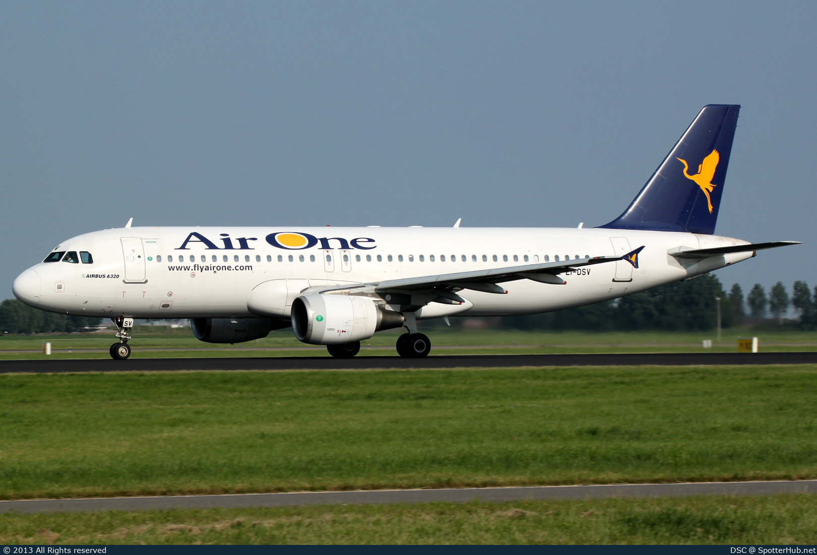 Photo of EI-DSV - Airbus A320-216 operated by Air One