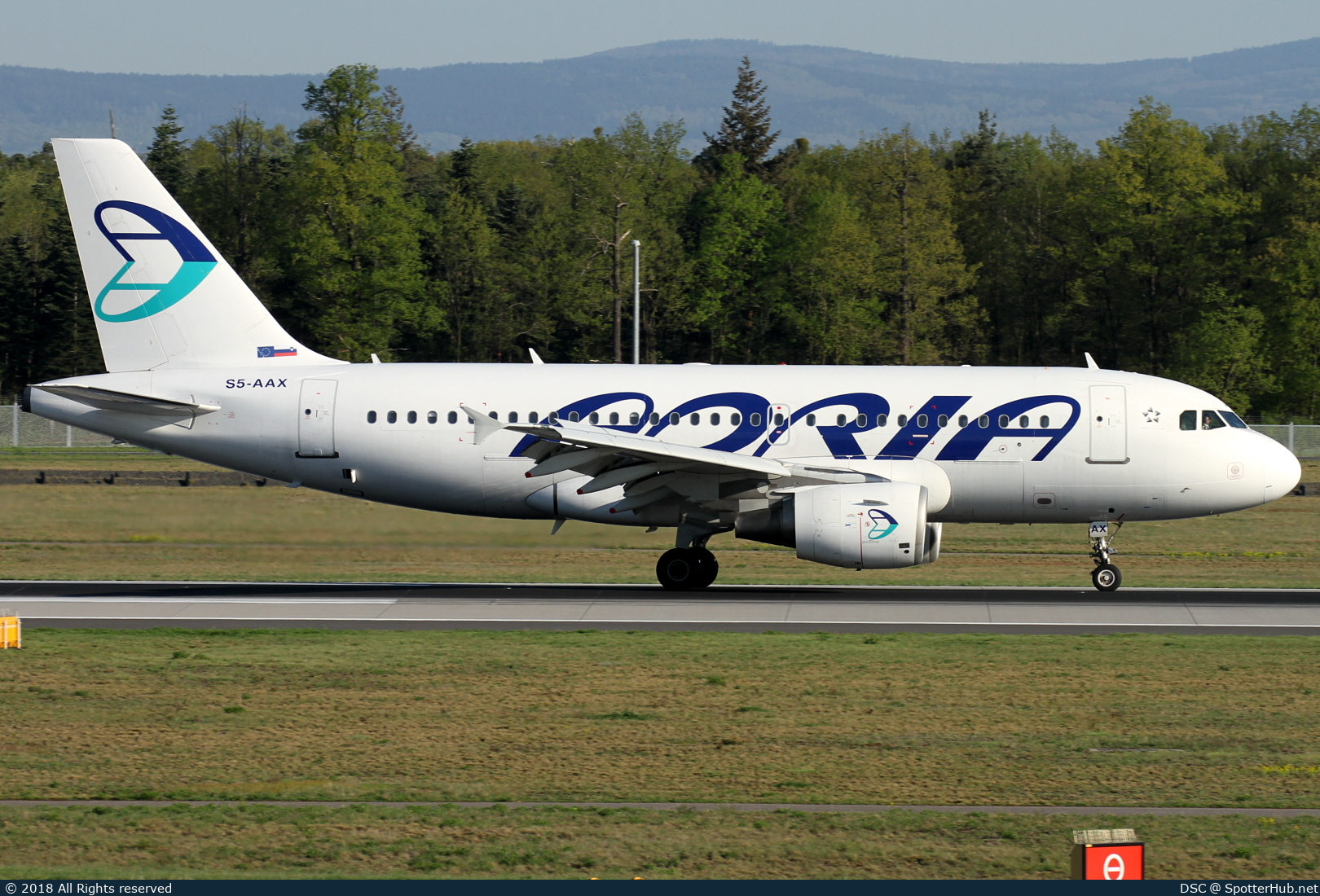 Photo of S5-AAX - Airbus A319-111 operated by Adria Airways