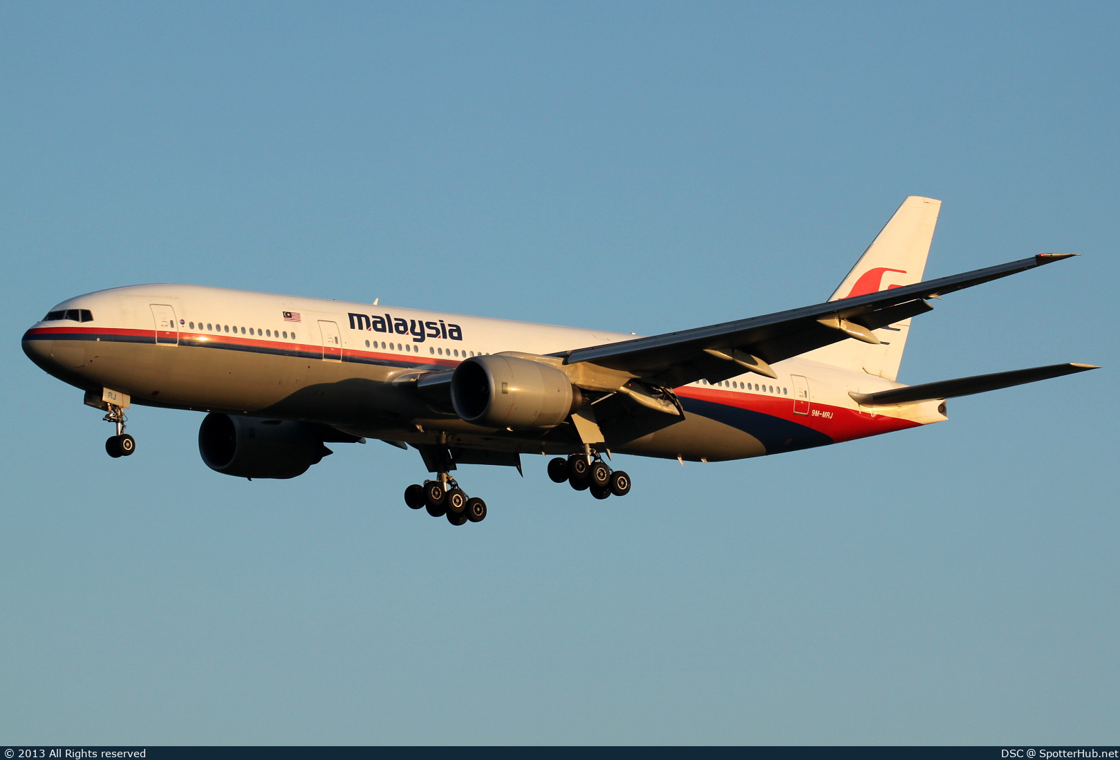 Photo of 9M-MRJ - Boeing 777-2H6(ER) operated by Malaysia Airlines
