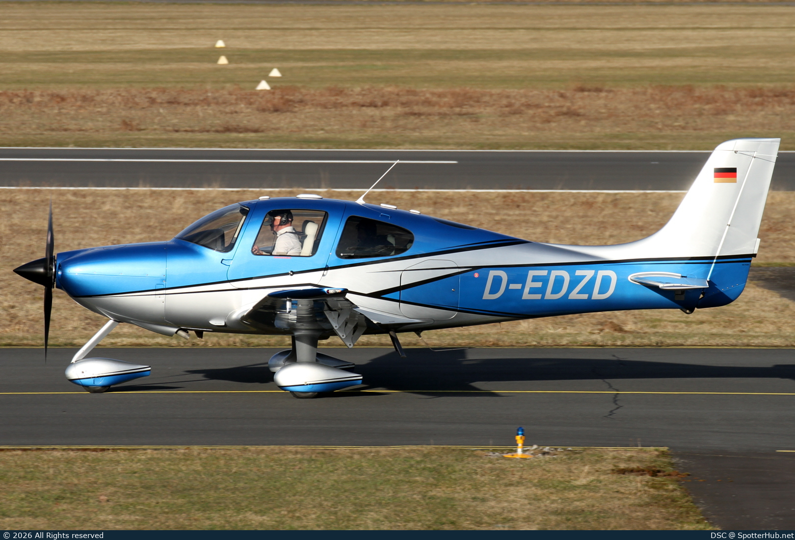 Photo of D-EDZD - Cirrus SR22 G3 GTS operated by Private