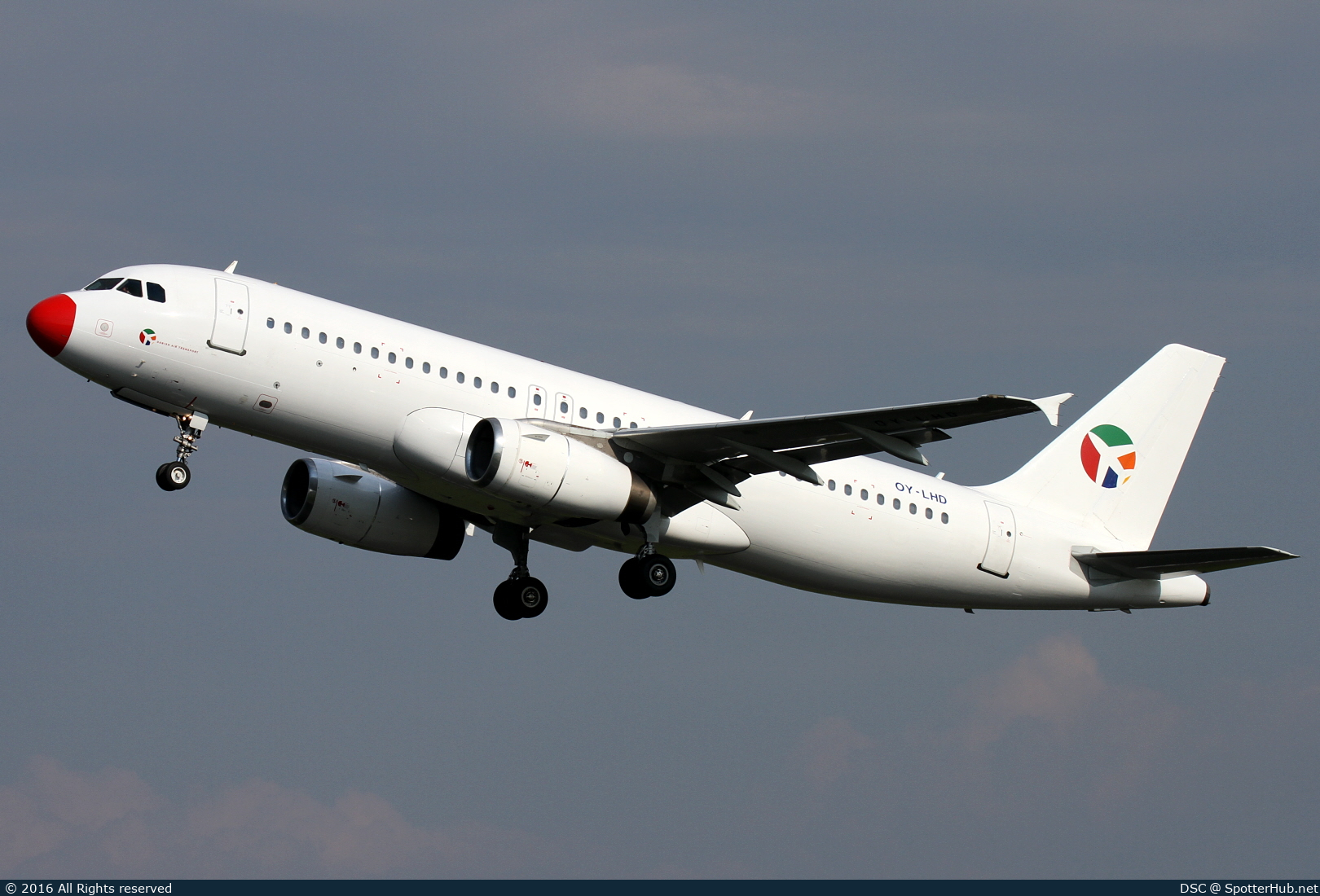 Photo of OY-LHD - Airbus A320-231 operated by DAT Danish Air Transport
