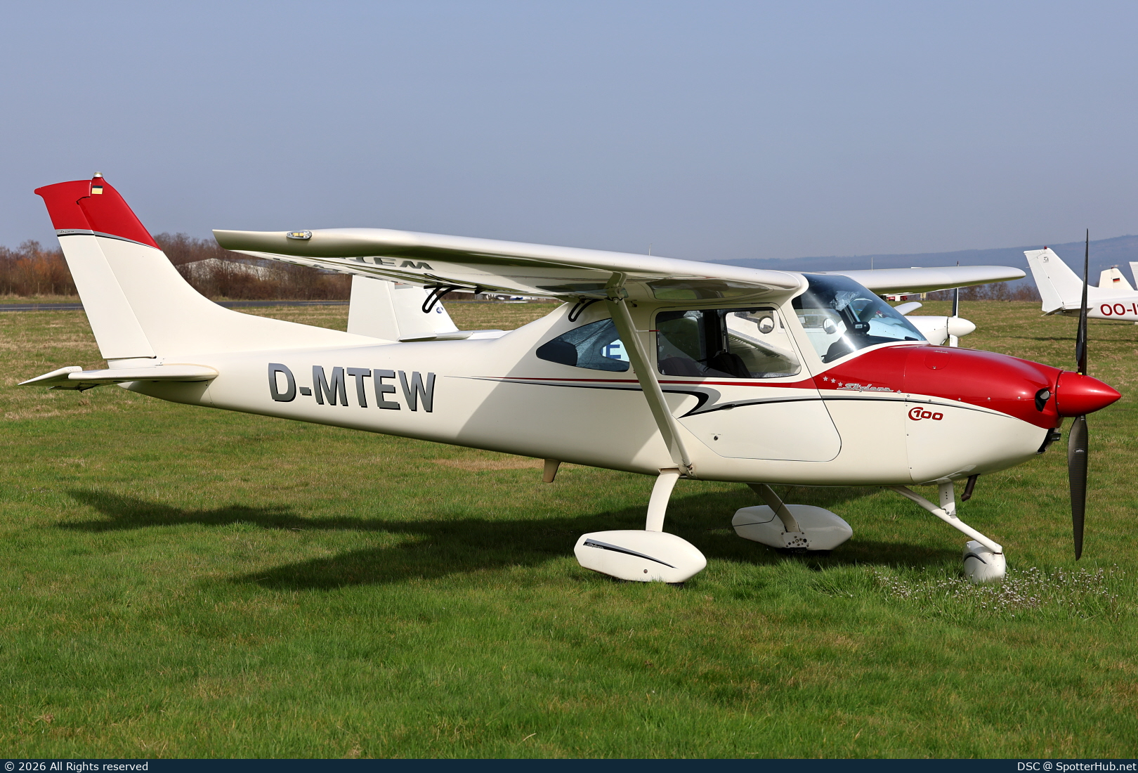 Photo of D-MTEW - AirLony Skylane operated by Private