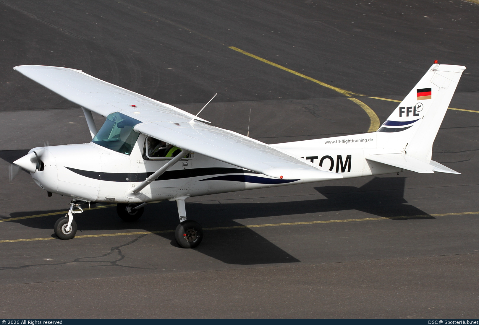 Photo of D-ETOM - Cessna 152 operated by FFL Flugschule