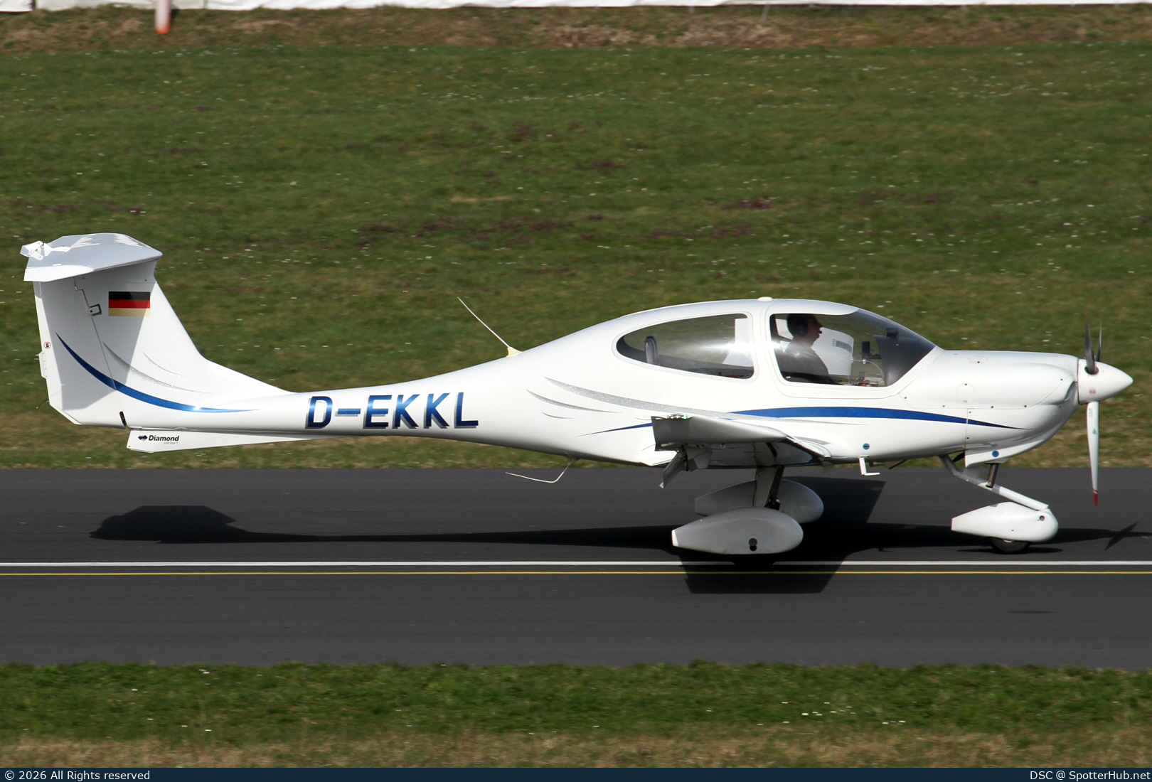 Photo of D-EKKL - Diamond DA40 Diamond Star operated by Private