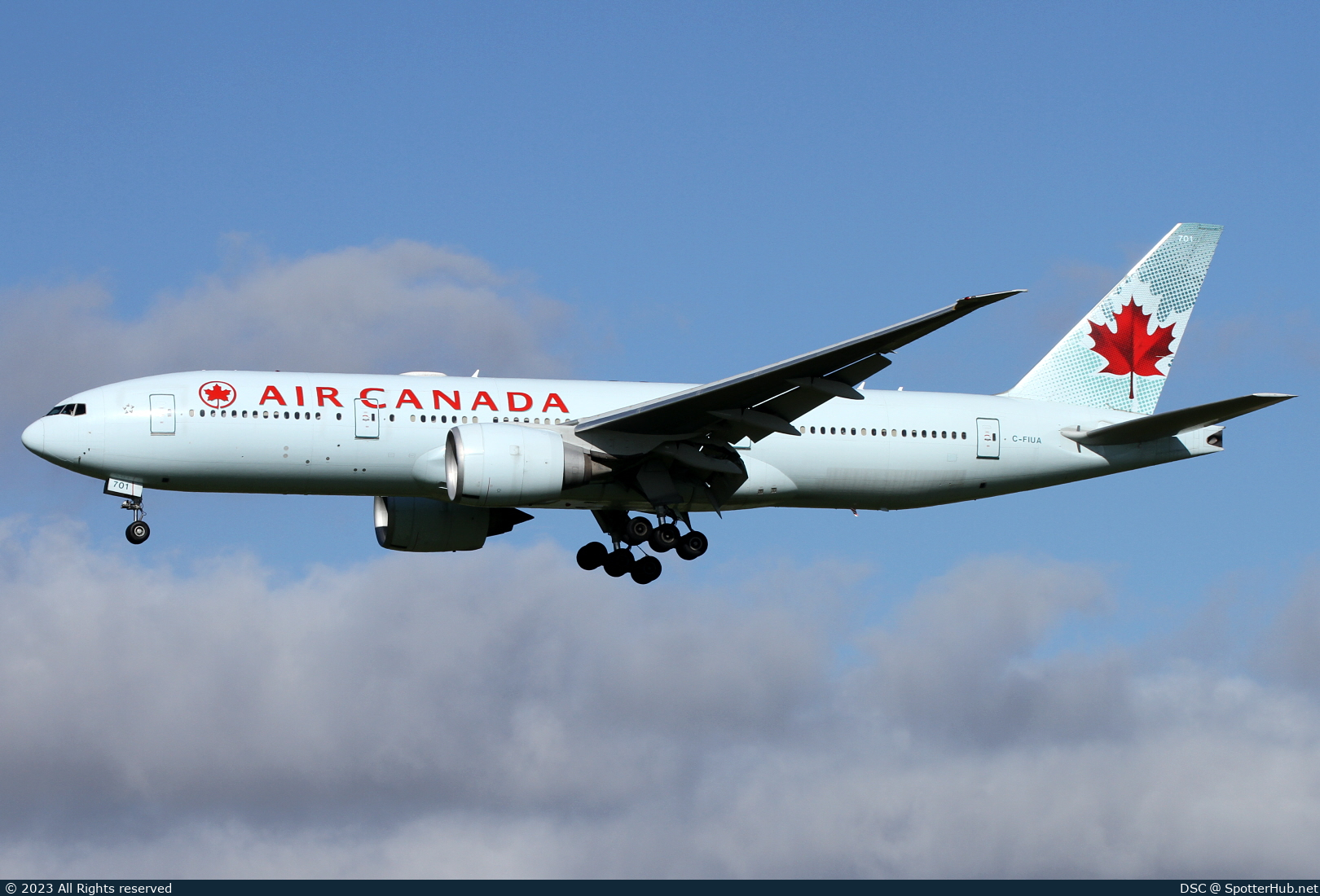 Photo of C-FIUA - Boeing 777-233(LR) operated by Air Canada