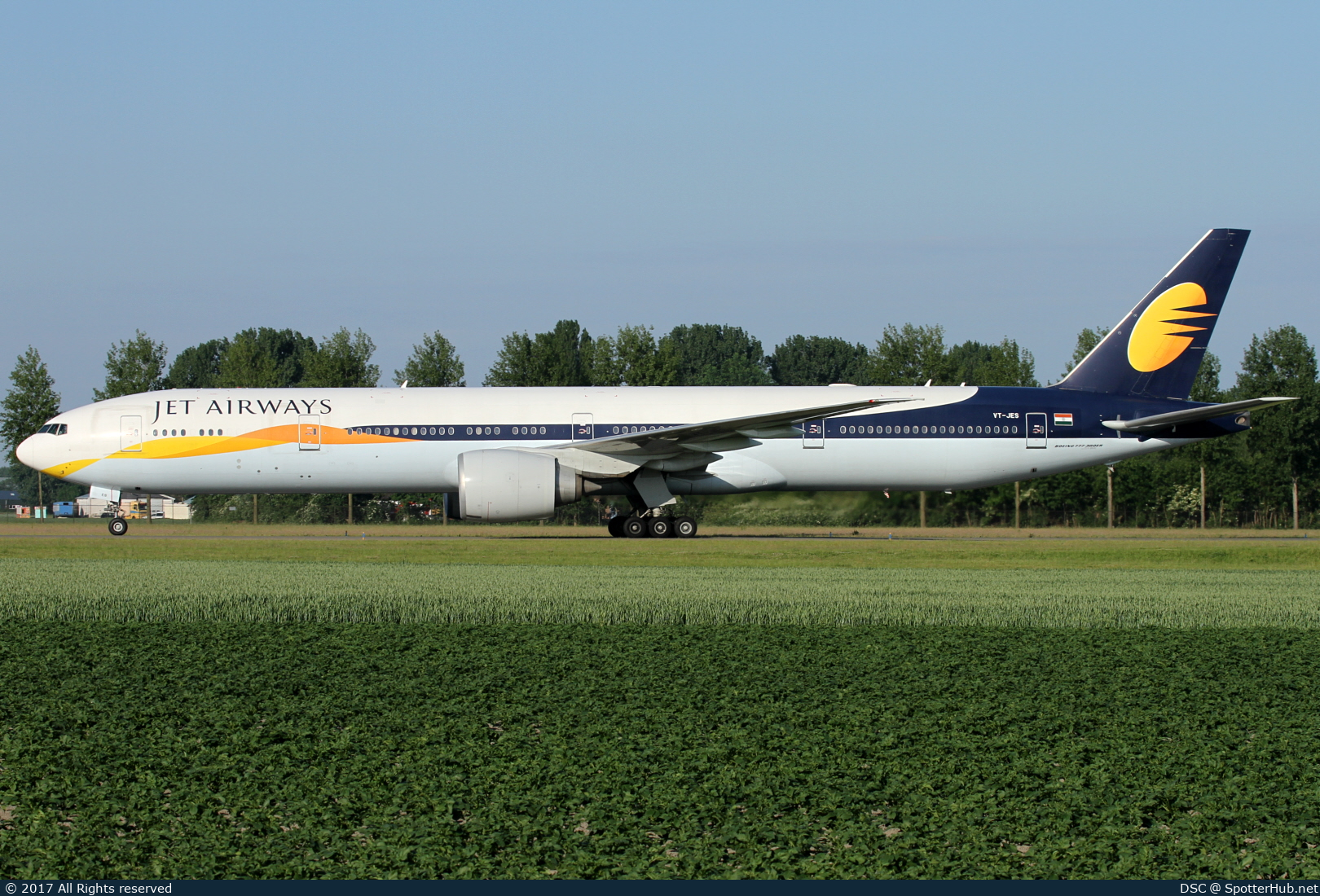 Photo of VT-JES - Boeing 777-35R(ER) operated by Jet Airways