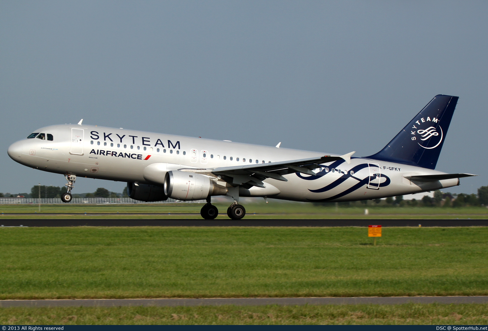Photo of F-GFKY - Airbus A320-211 operated by Air France