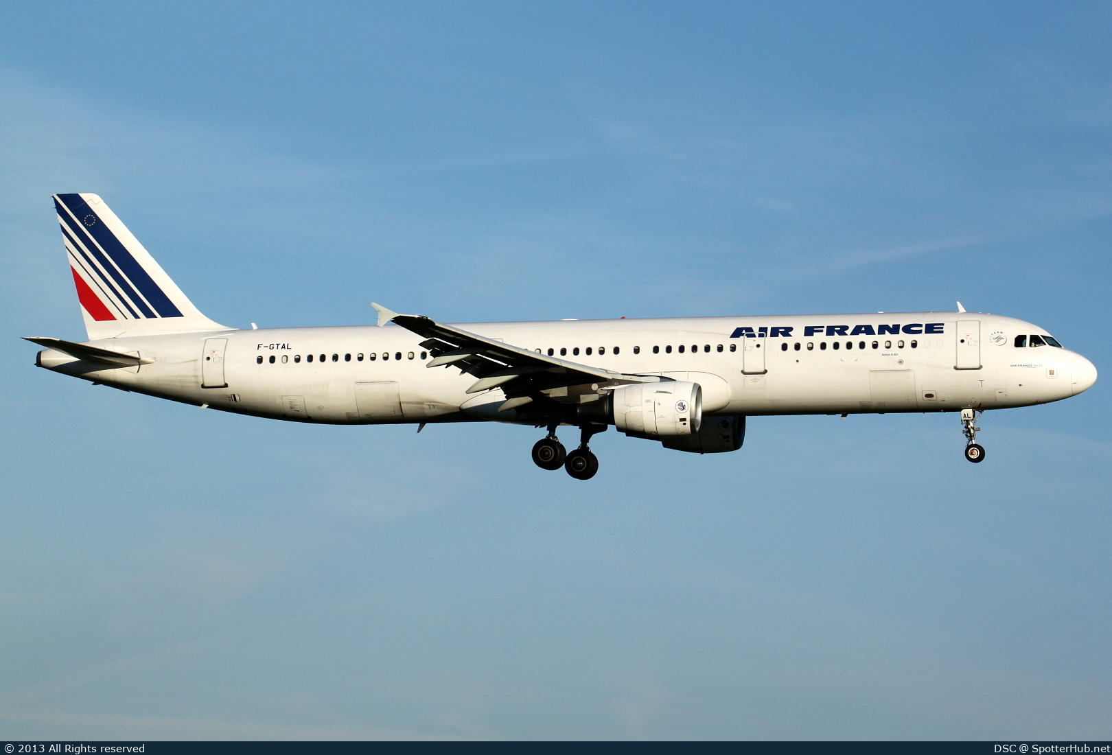 Photo of F-GTAL - Airbus A321-212 operated by Air France