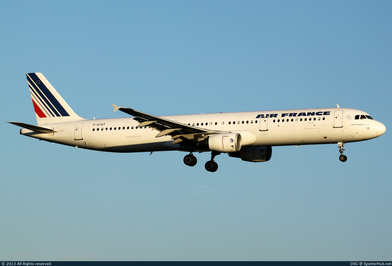 Photo of F-GTAT - Airbus A321-212 operated by Air France