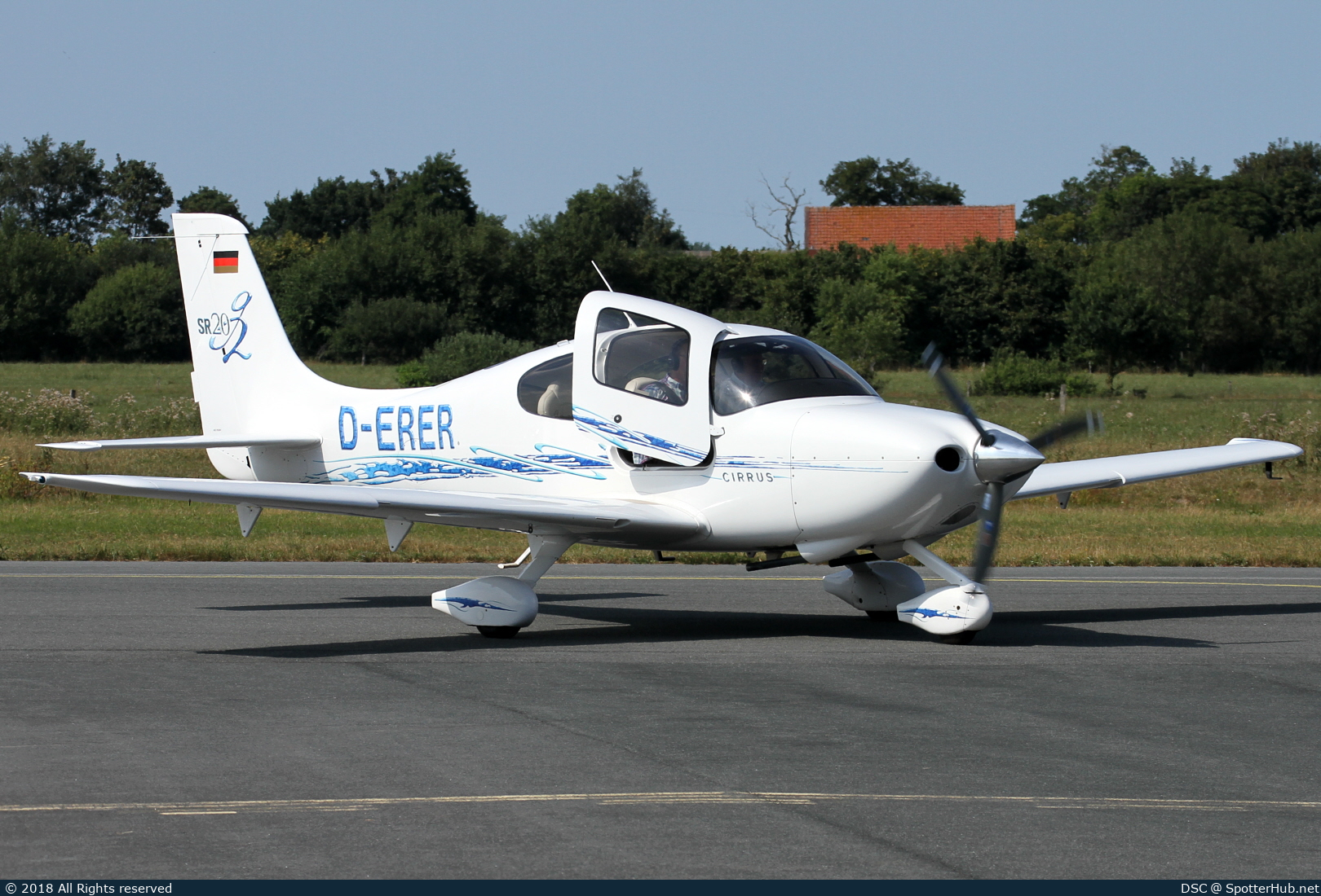 Photo of D-ERER - Cirrus SR20 G2 operated by Private