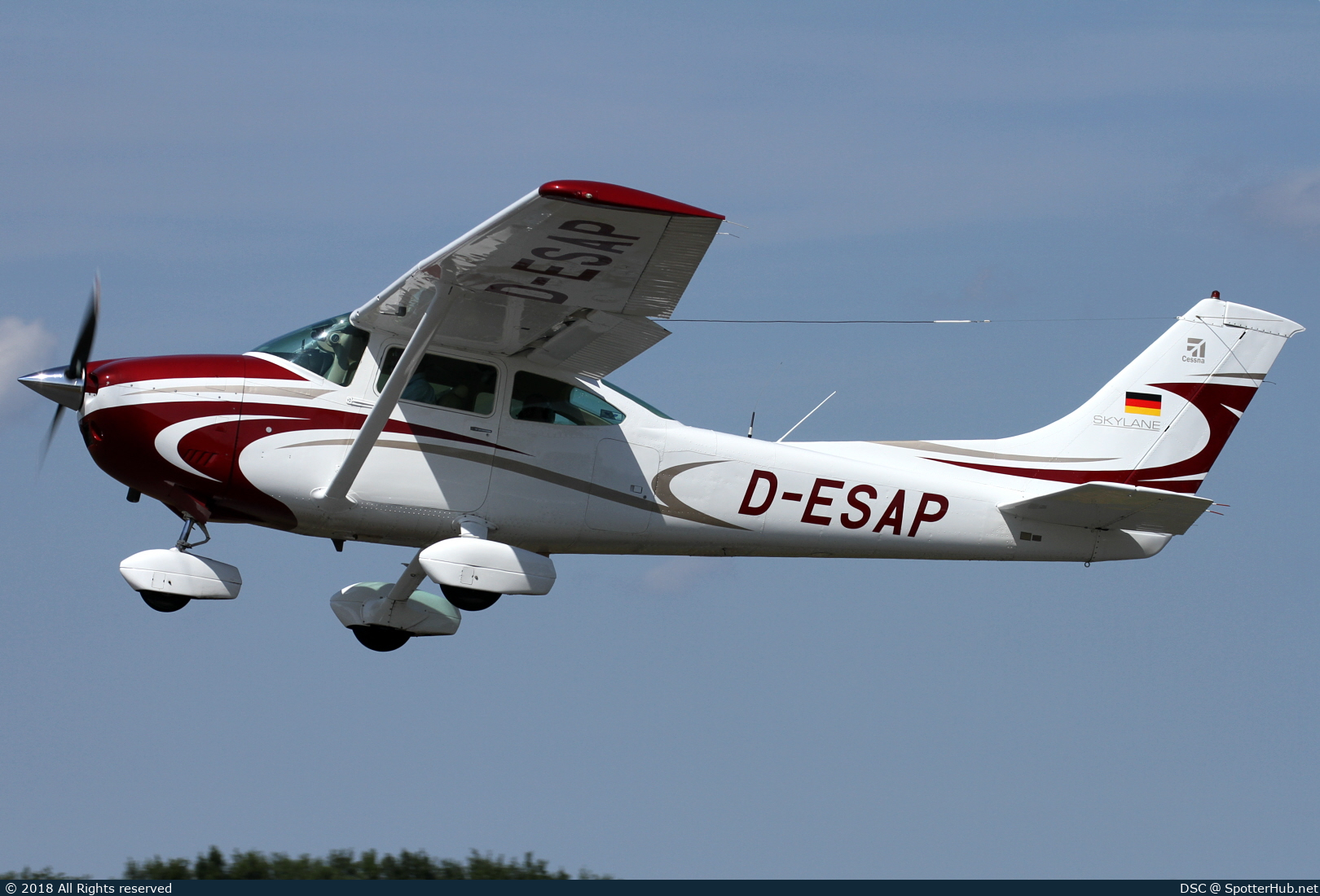 Photo of D-ESAP - Cessna 182Q Skylane operated by Private