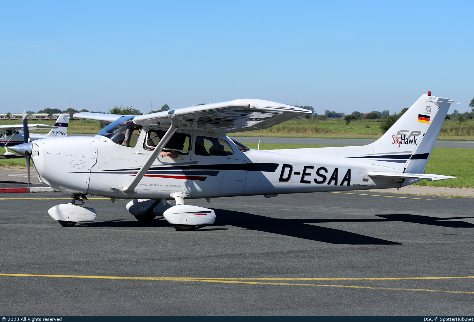 Photo of D-ESAA - Cessna 172S Skyhawk SP operated by Luftfahrtverein Essen