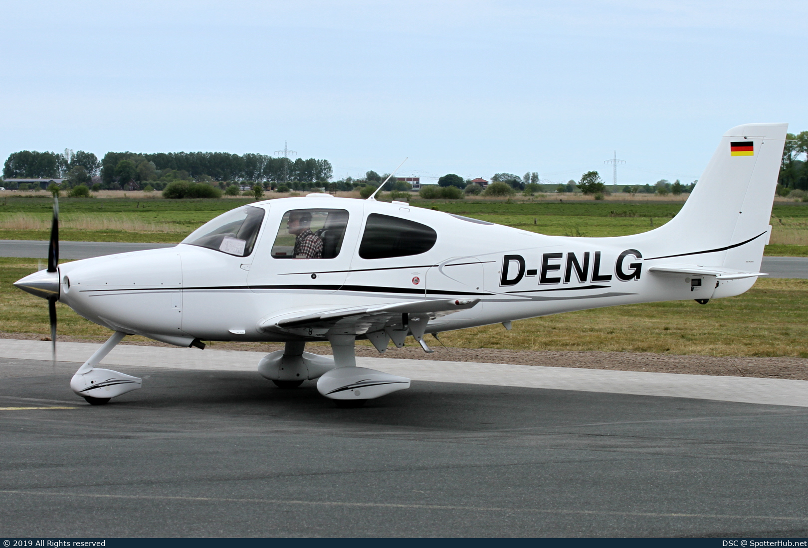 Photo of D-ENLG - Cirrus SR22 G2 GTS operated by Private