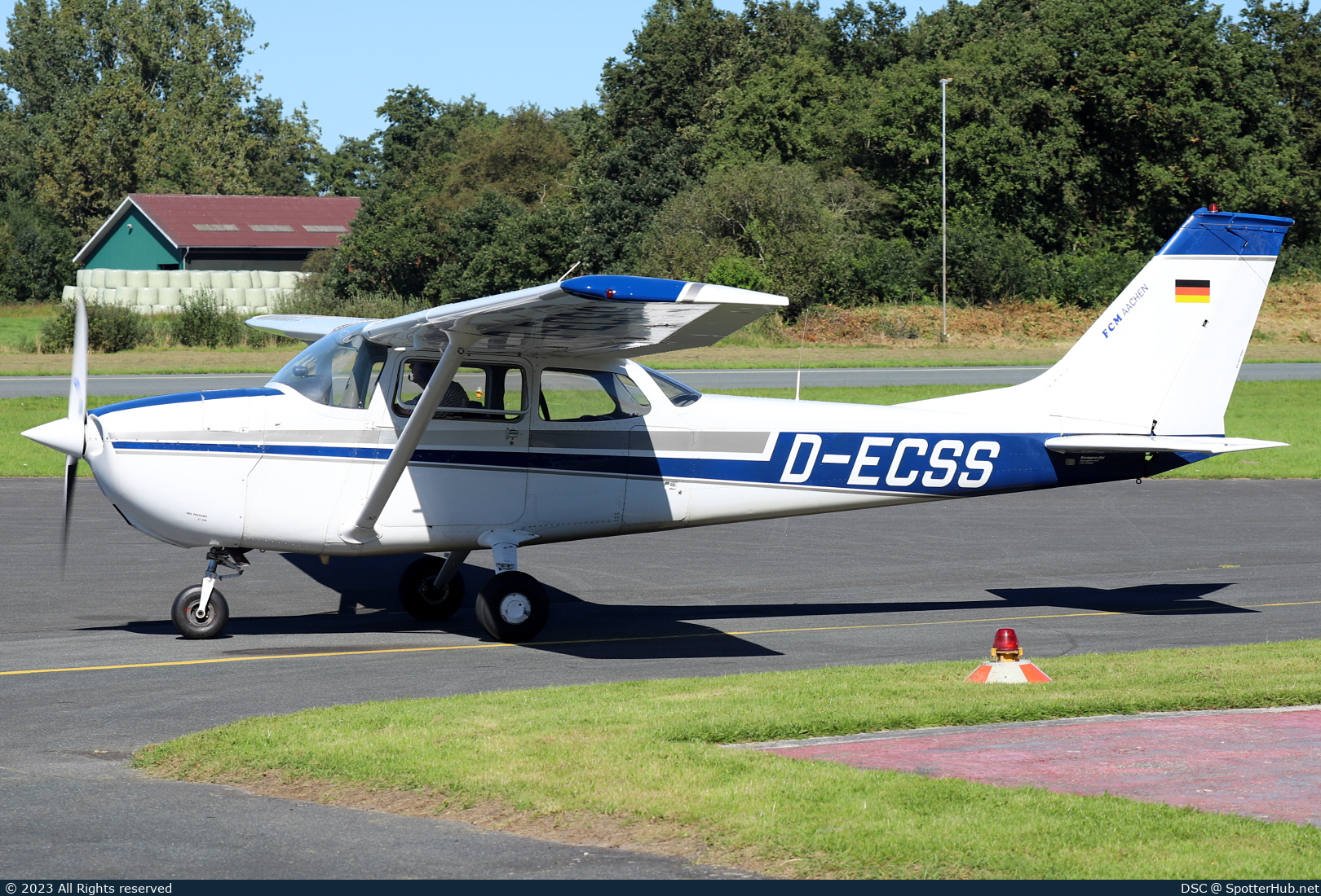 Photo of D-ECSS - Reims-Cessna F172L Skyhawk operated by Fliegerclub Merzbrück
