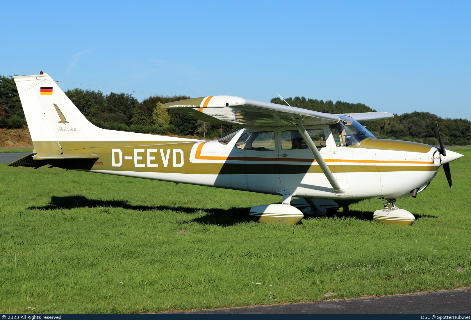 Photo of D-EEVD - Reims-Cessna F172M Skyhawk II operated by Private