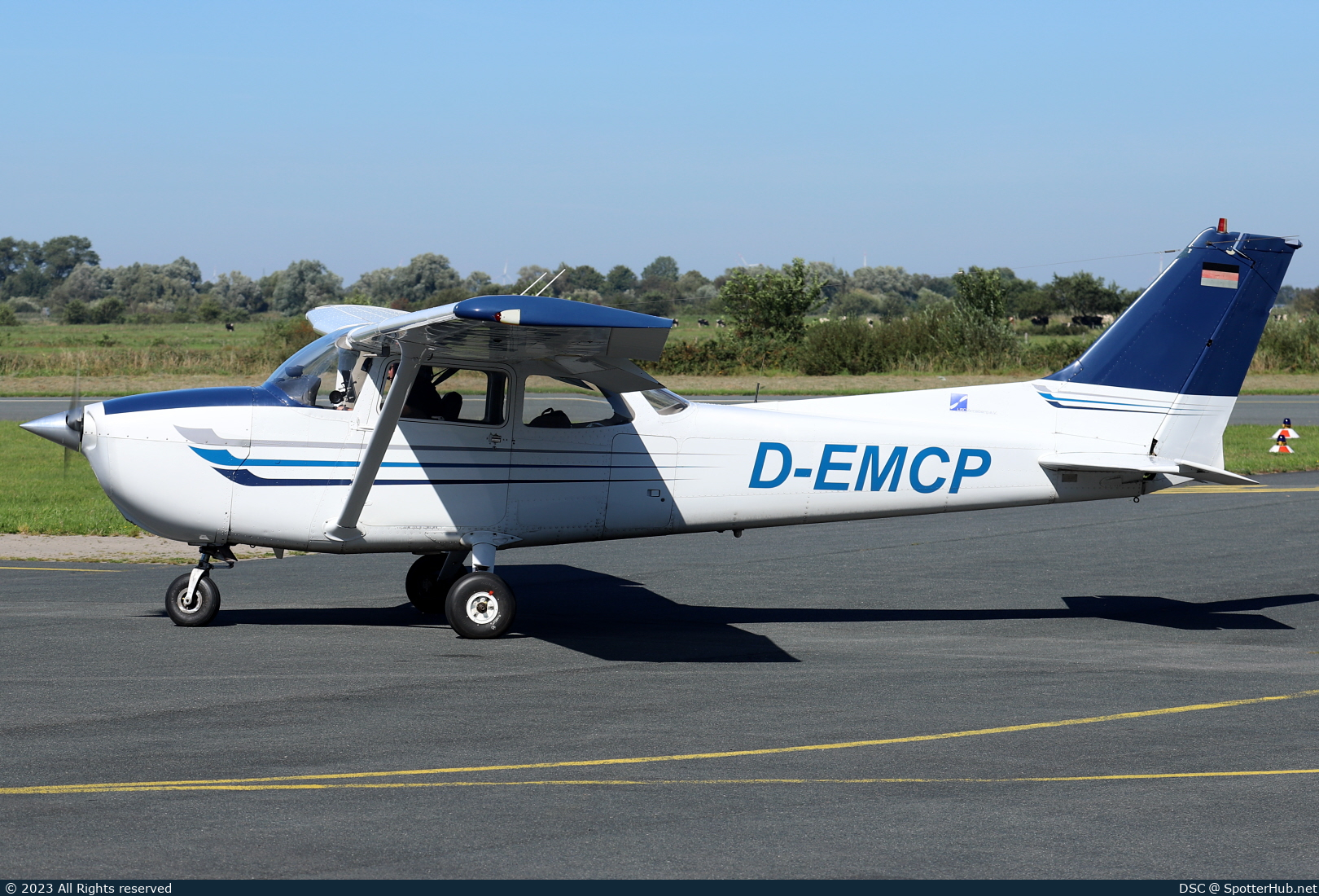 Photo of D-EMCP - Reims-Cessna F172N Skyhawk operated by Luftsportclub und Flugschule Arnsberg