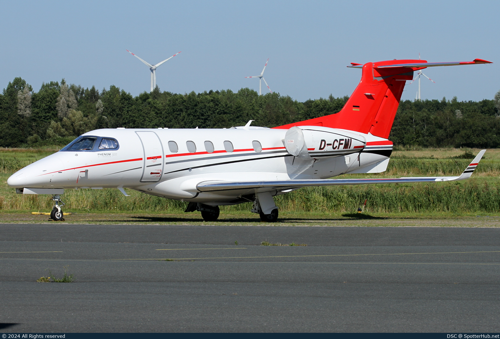Photo of D-CFMI - Embraer Phenom 300 operated by GEMÜ