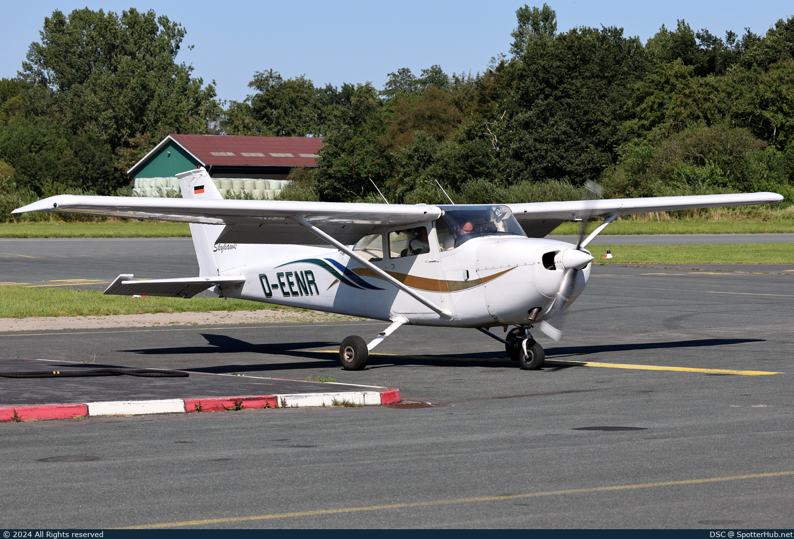 Photo of D-EENR - Reims-Cessna F172M Skyhawk operated by FVL Frankfurter Verein für Luftfahrt