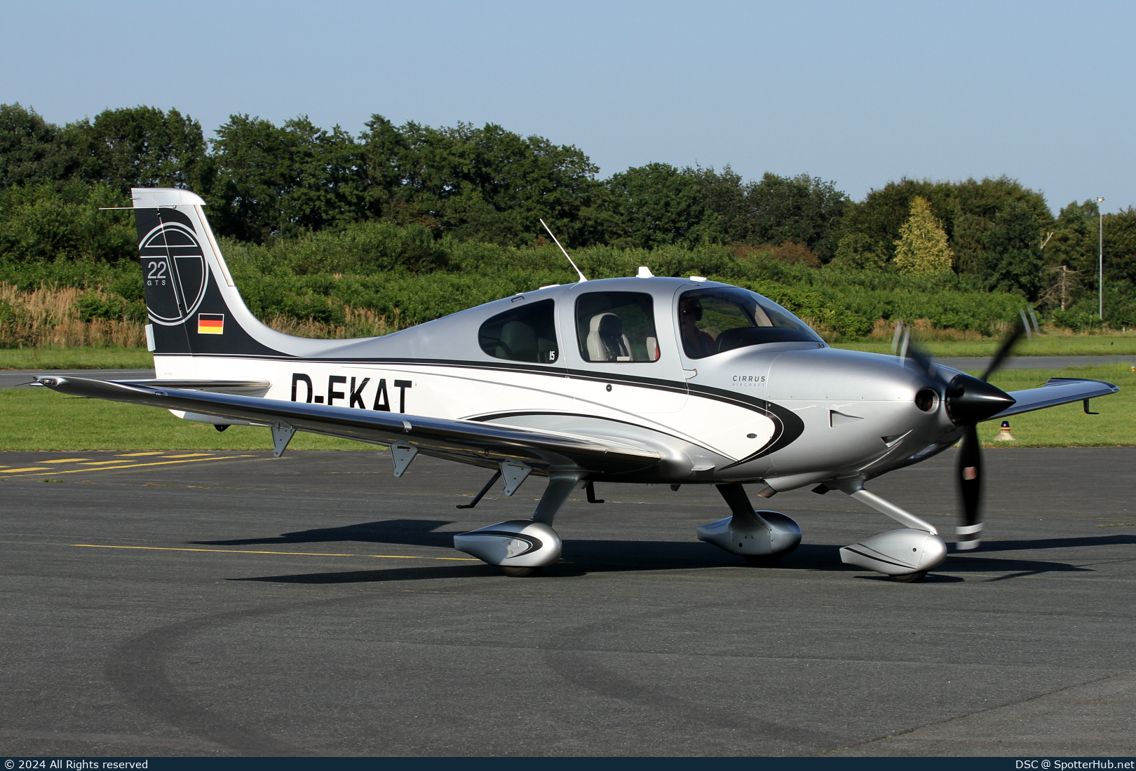 Photo of D-EKAT - Cirrus SR22T G5 GTS operated by Private