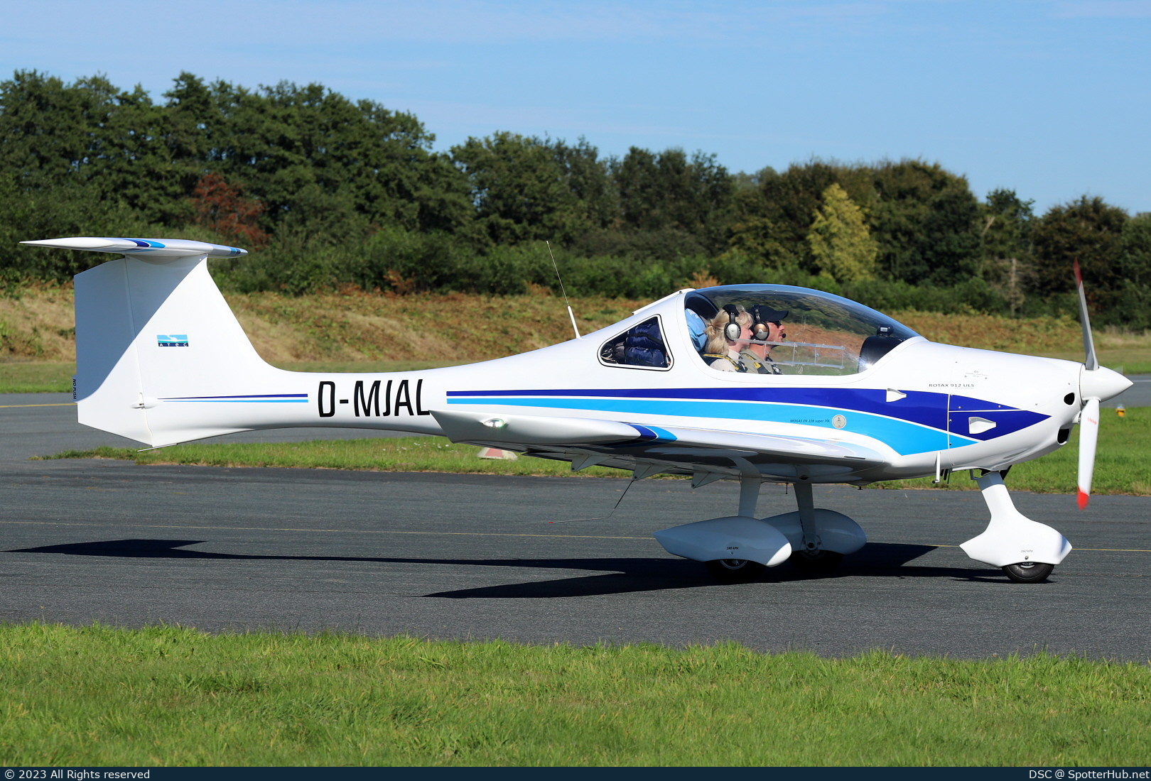 Photo of D-MJAL - ATEC 321 Faeta NG operated by Private