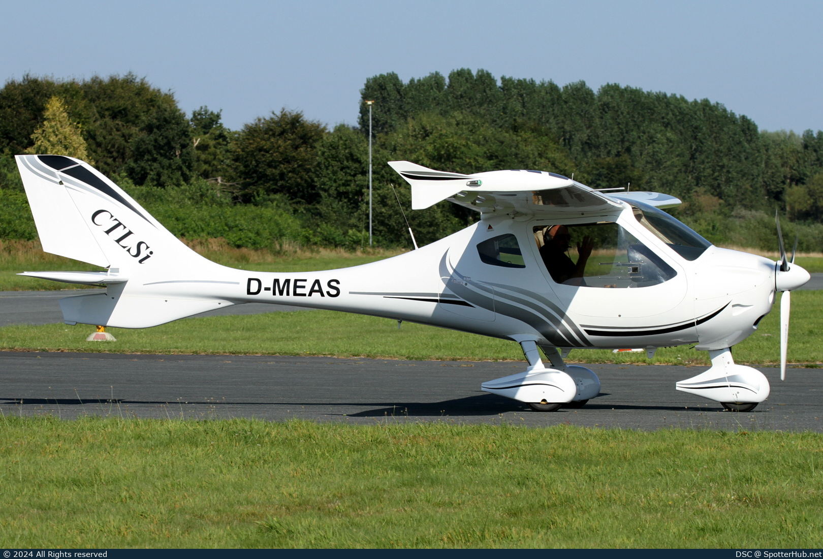 Photo of D-MEAS - Flight Design CTLSi operated by Private