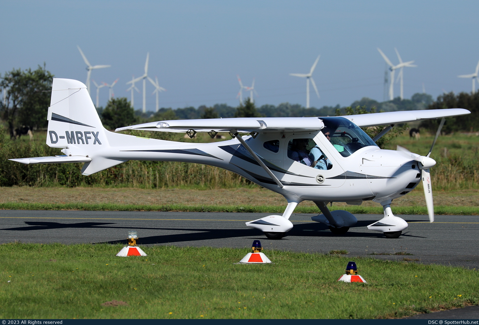 Photo of D-MRFX - Remos GX operated by Private