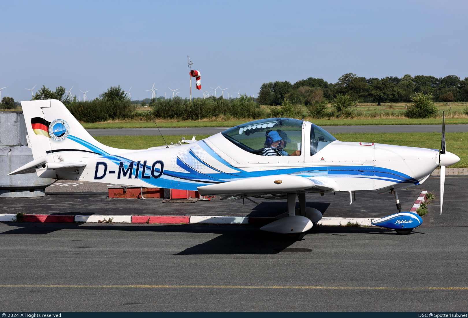 Photo of D-MILO - Breezer B400 operated by Luftsportvereinigung Schwarzwald Baar