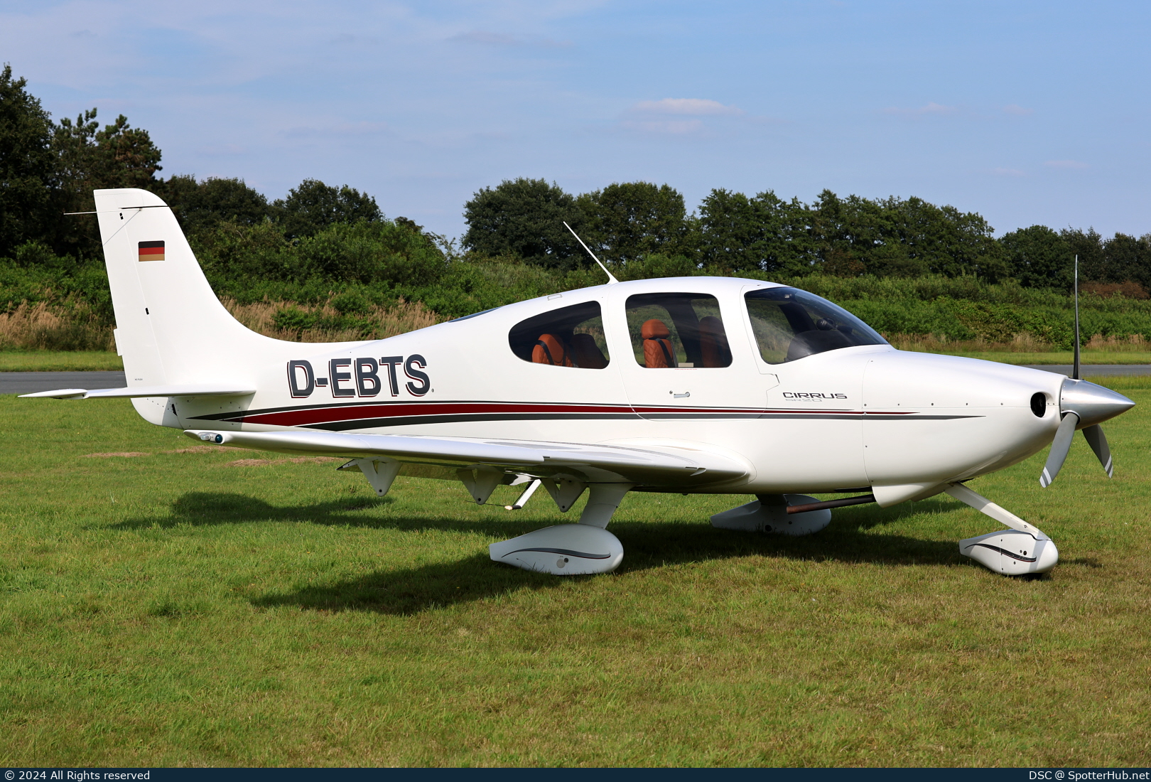 Photo of D-EBTS - Cirrus SR20 G1 operated by Private