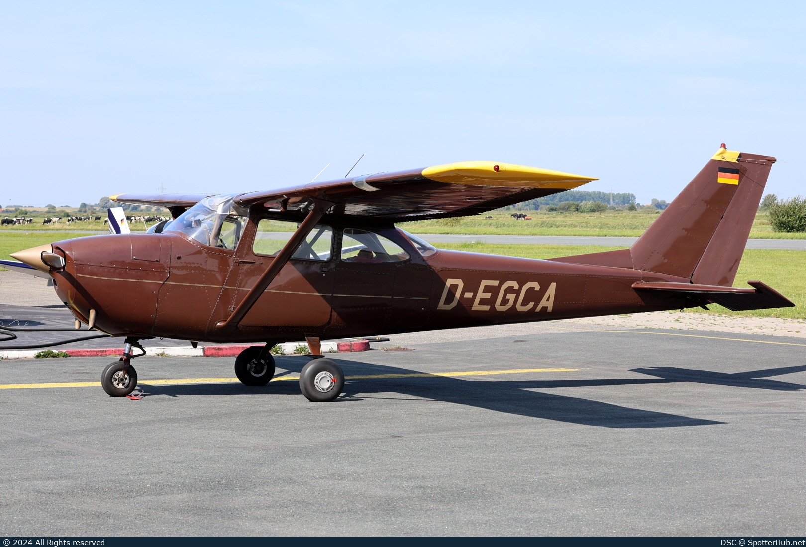 Photo of D-EGCA - Reims-Cessna F172H Skyhawk operated by Private