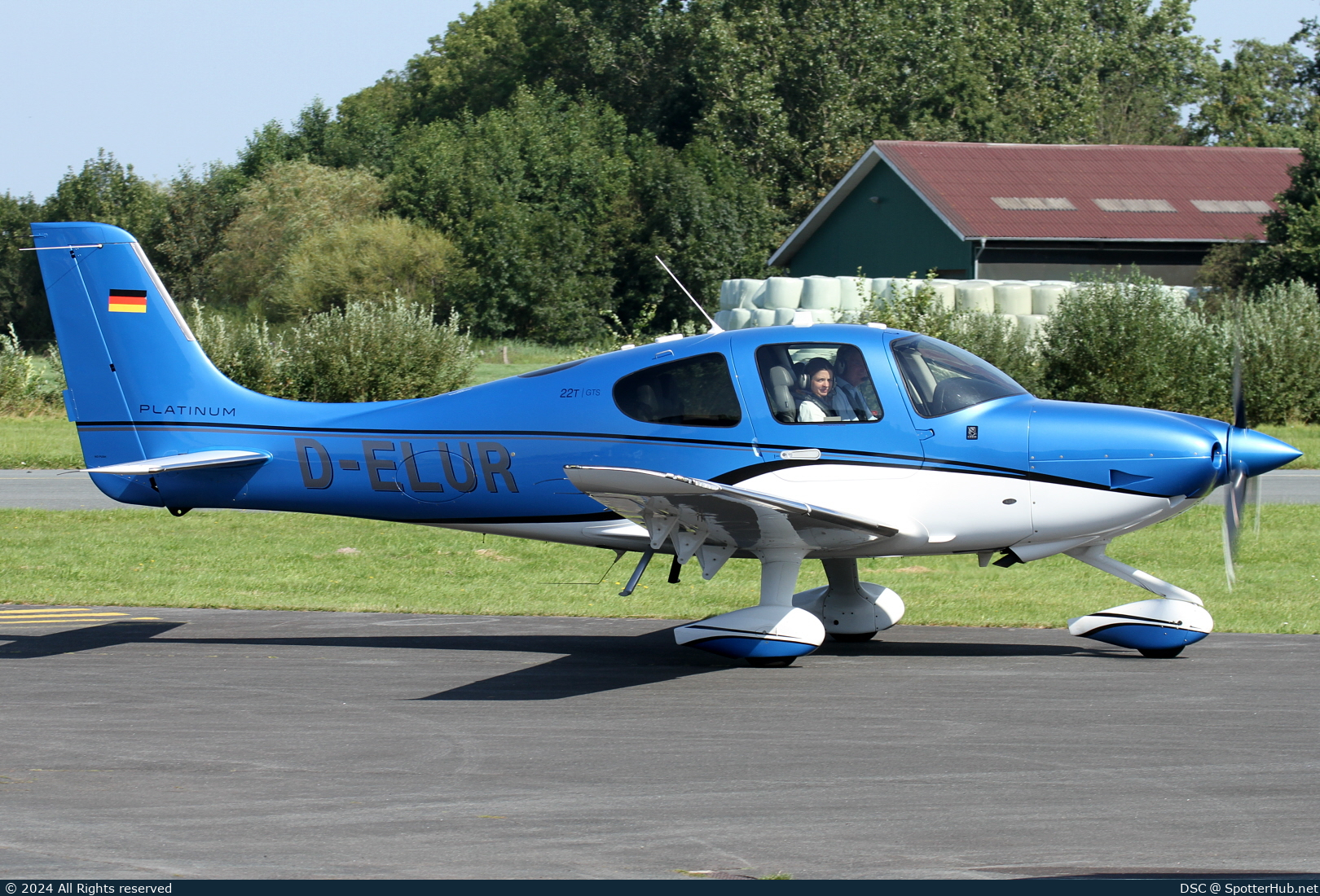 Photo of D-ELUR - Cirrus SR22T G6 GTS operated by Private