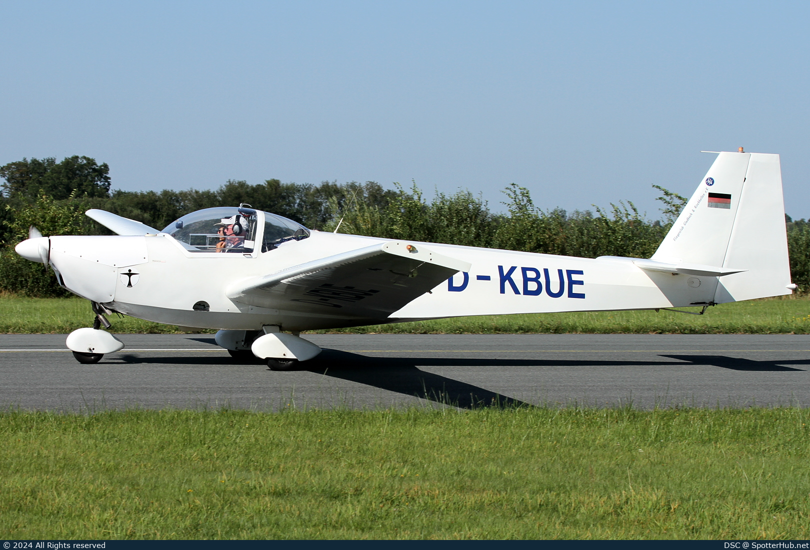 Photo of D-KBUE - Scheibe SF 25C Rotax-Falke operated by Fliegerclub Gladbeck und Kirchhellen