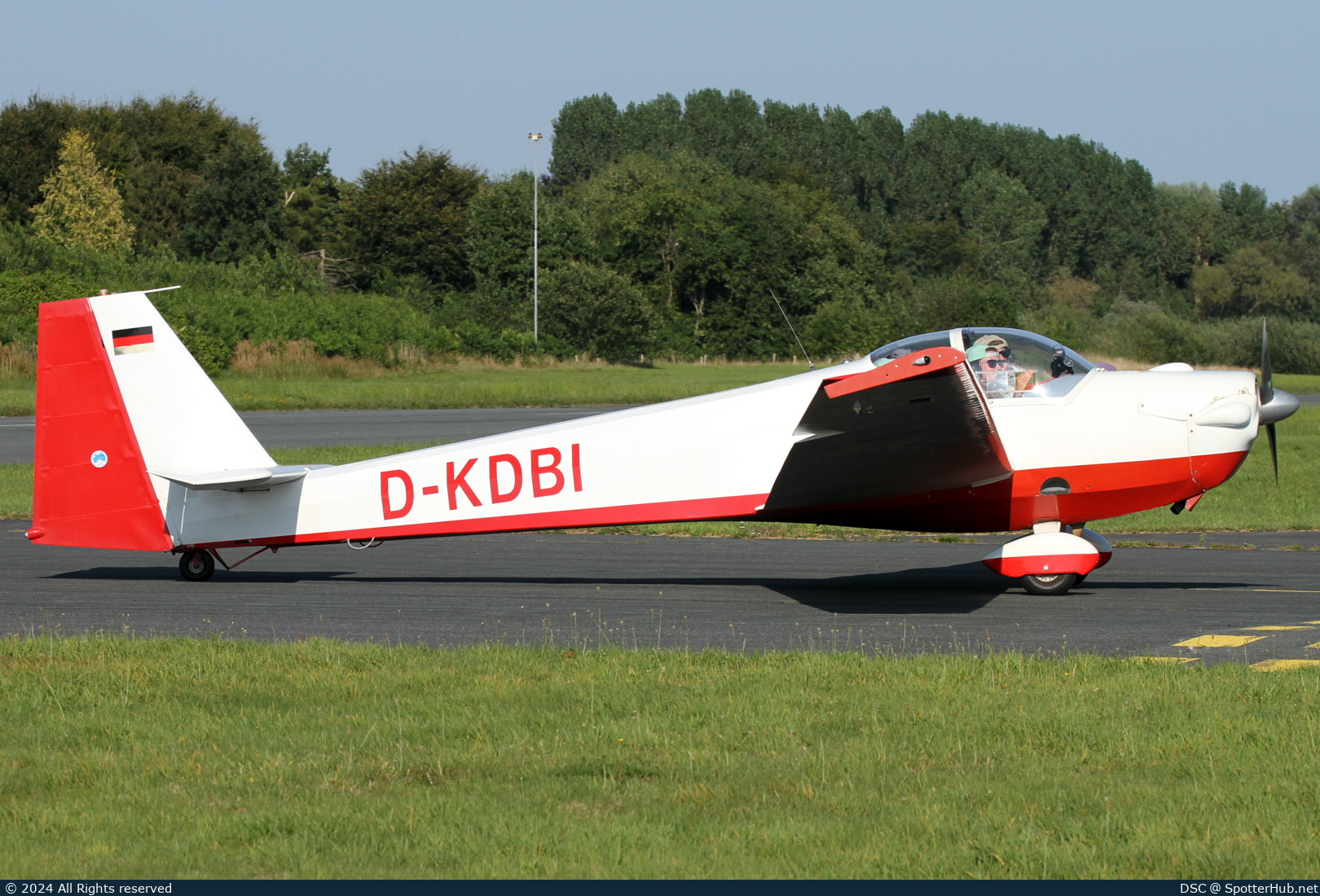Photo of D-KDBI - Scheibe SF 25C Falke operated by Luftsportvereinigung Wolfhagen