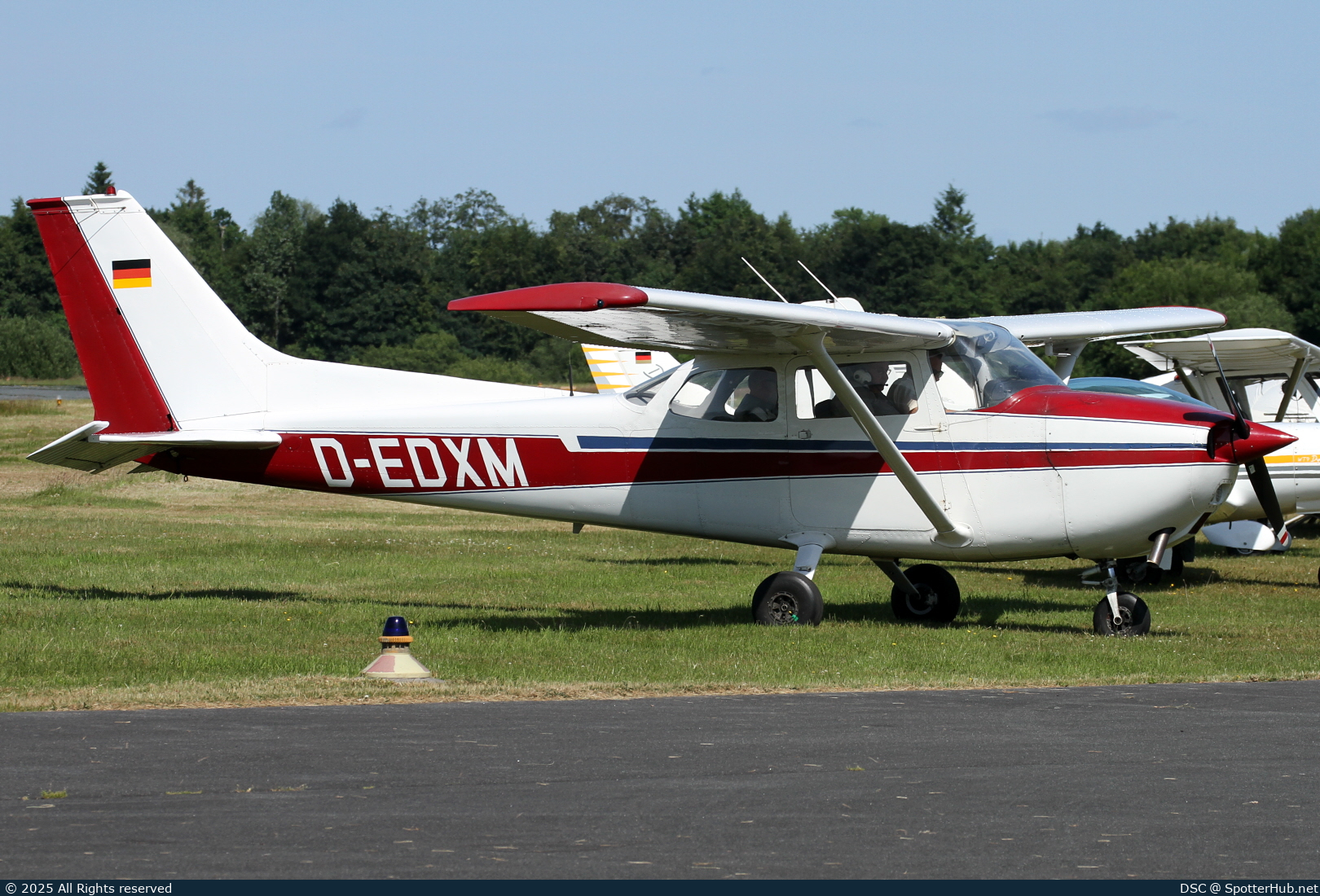 Photo of D-EDXM - Reims-Cessna F172M Skyhawk operated by Aero-Club Emden
