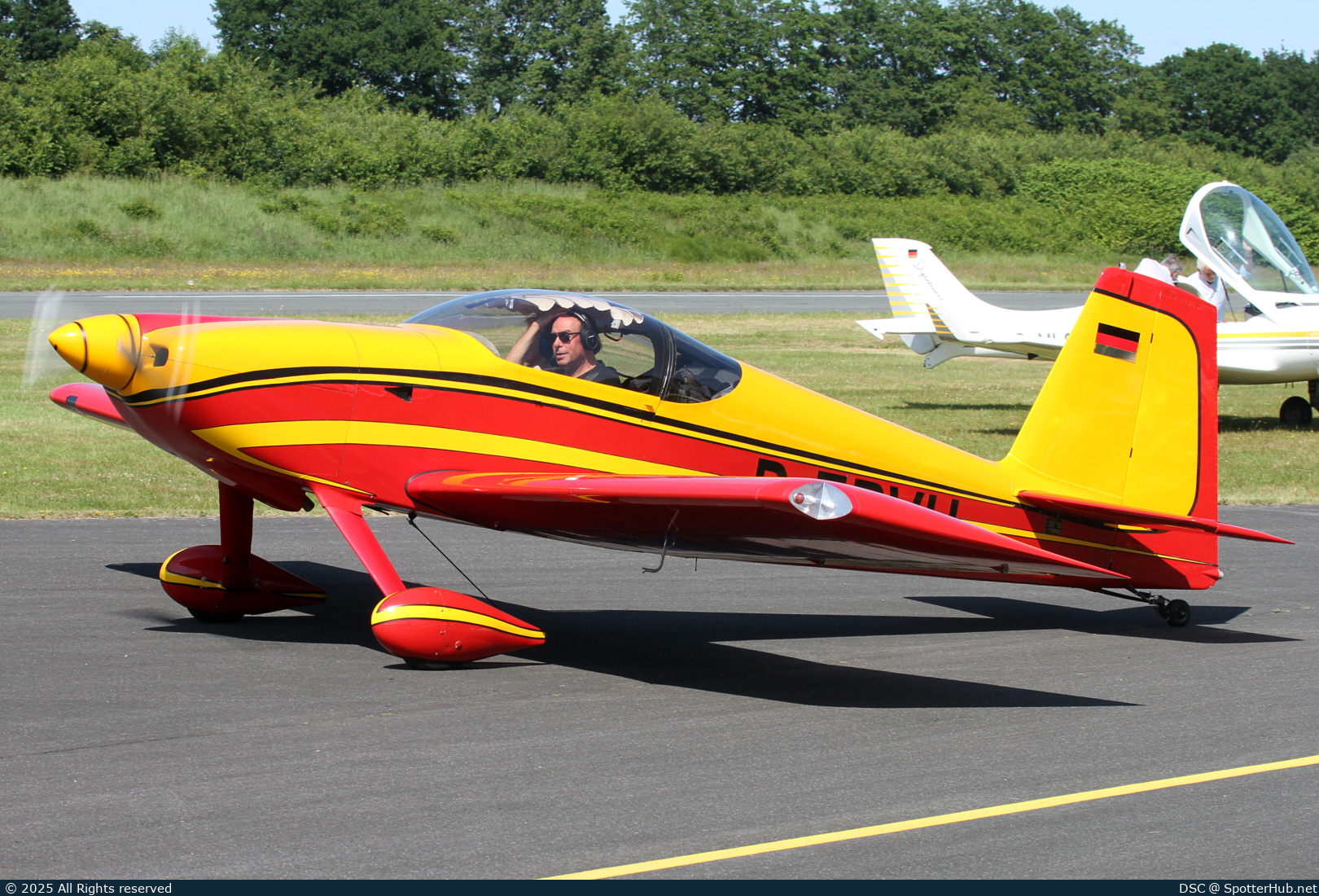 Photo of D-ERVH - Vans RV-7 operated by Private