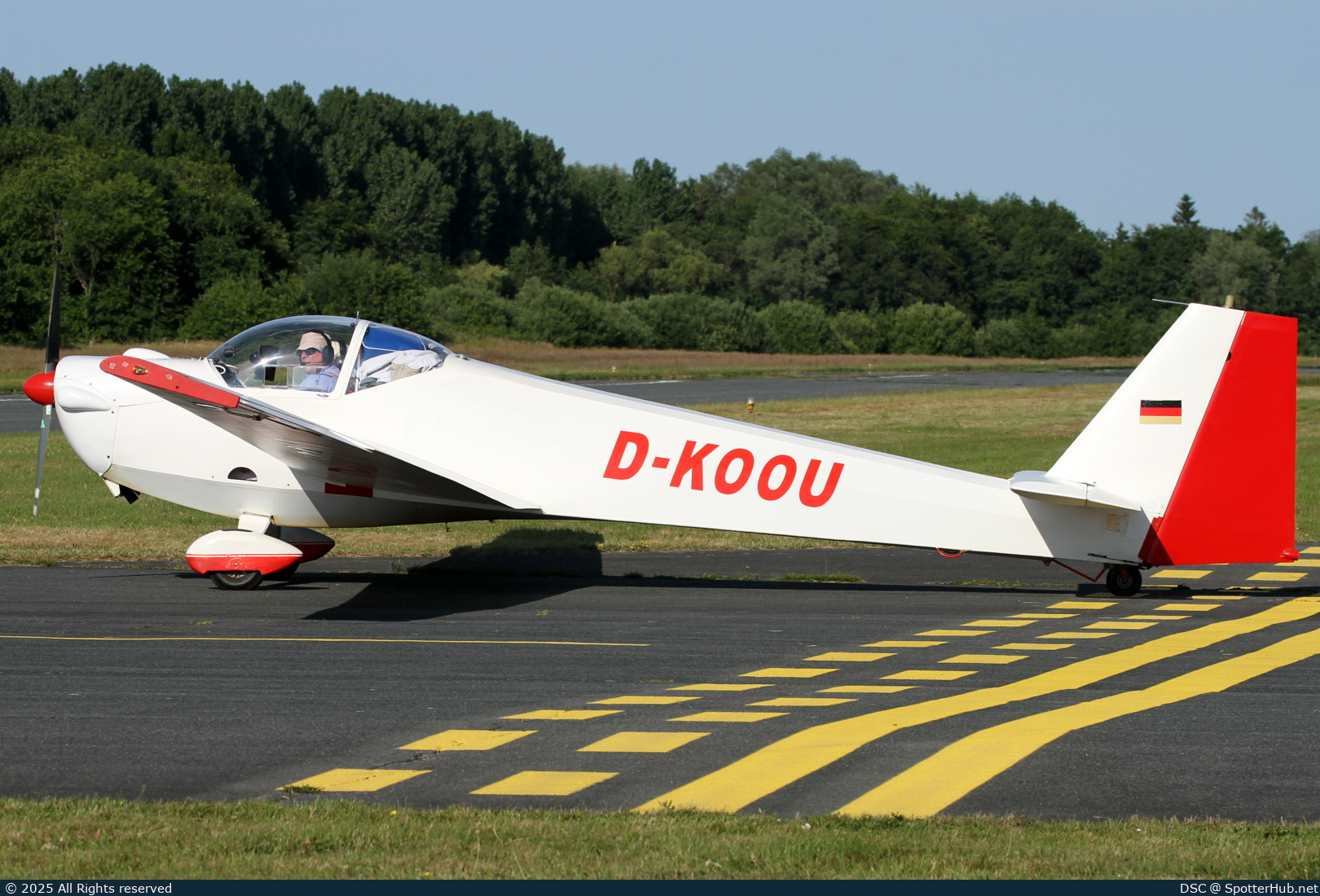 Photo of D-KOOU - Scheibe SF 25C Falke 2000 operated by Flugsportverein Kaiserslautern