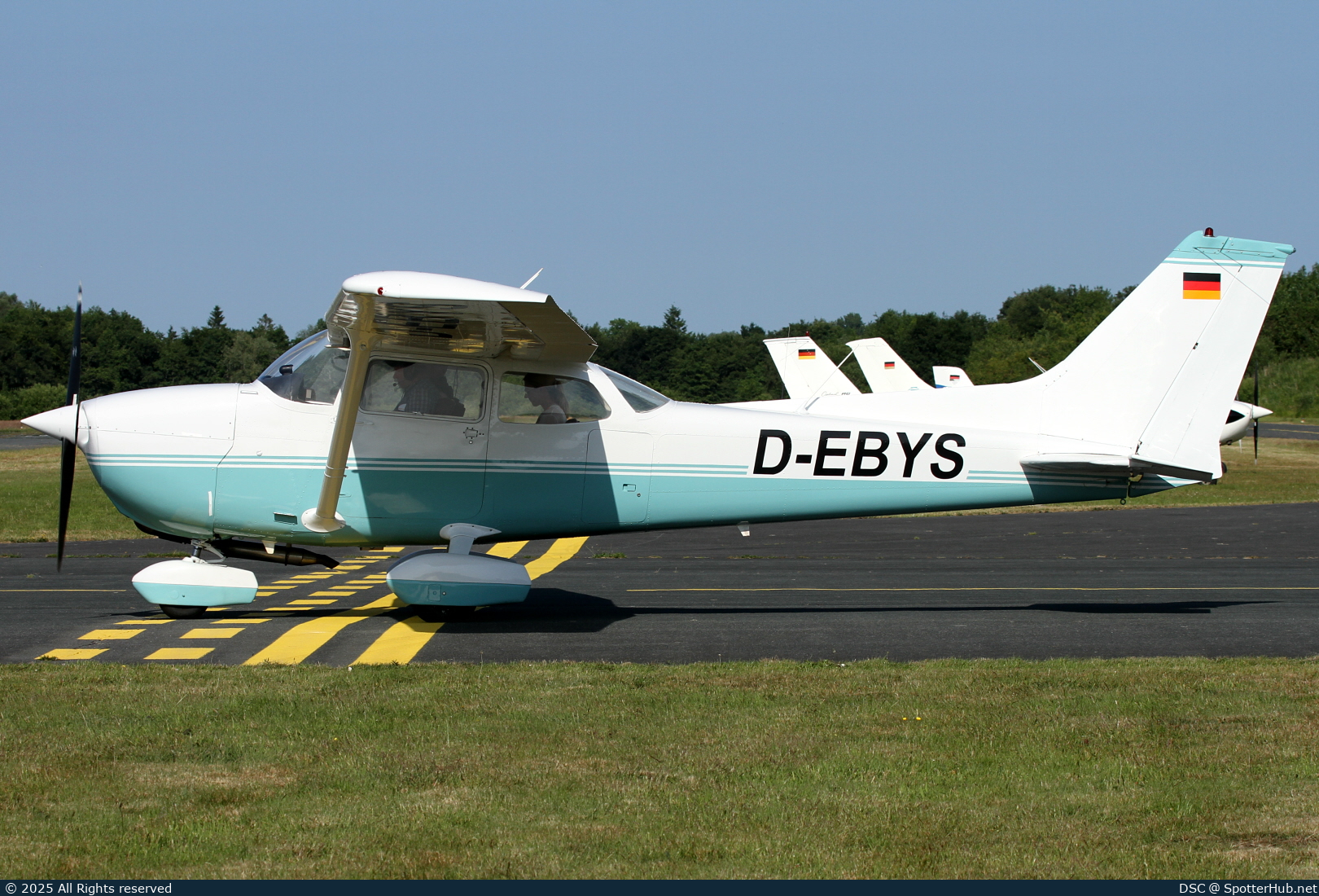 Photo of D-EBYS - Reims-Cessna F172N Skyhawk operated by Private