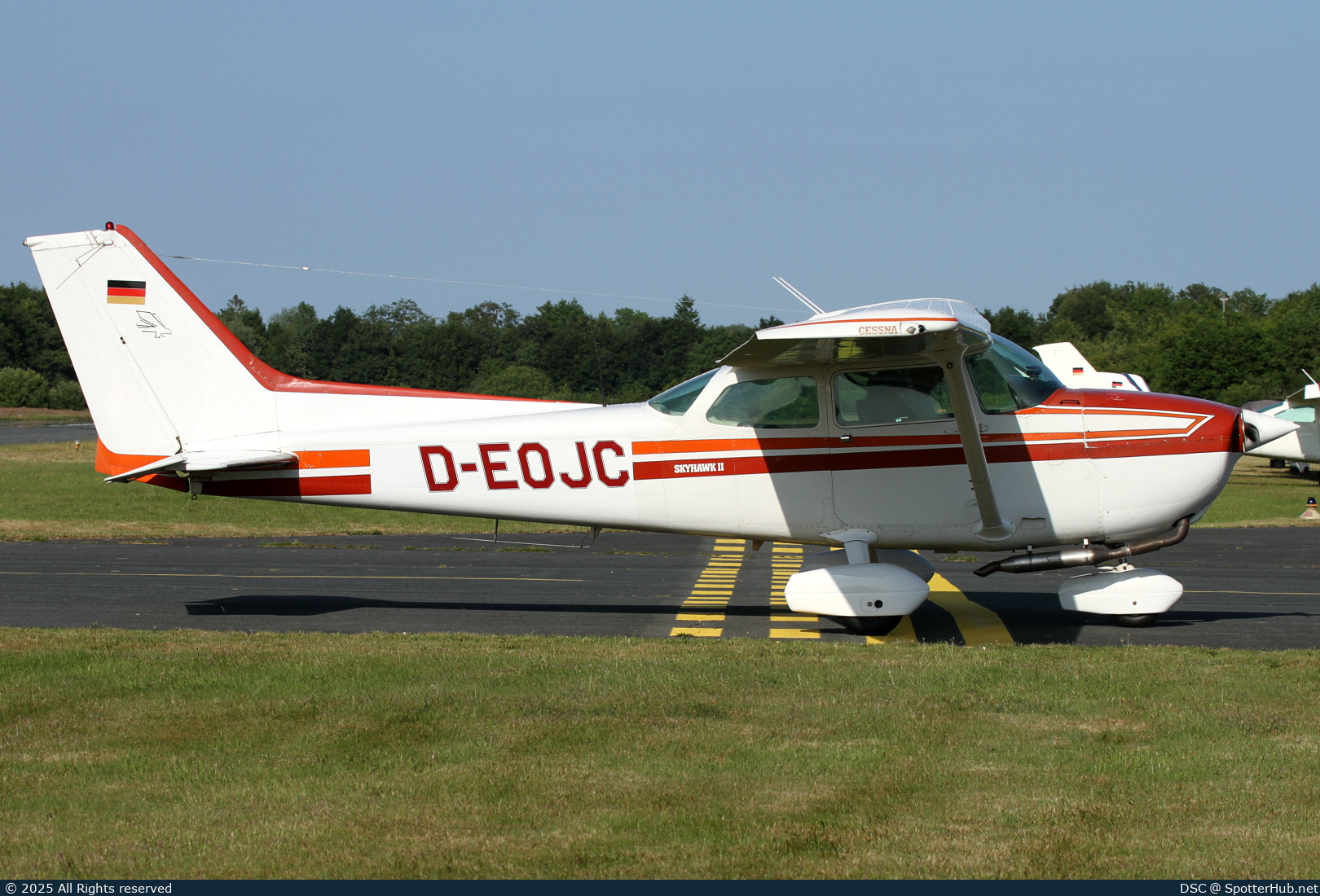 Photo of D-EOJC - Cessna 172P Skyhawk II operated by Luftsportverein Eschendorf