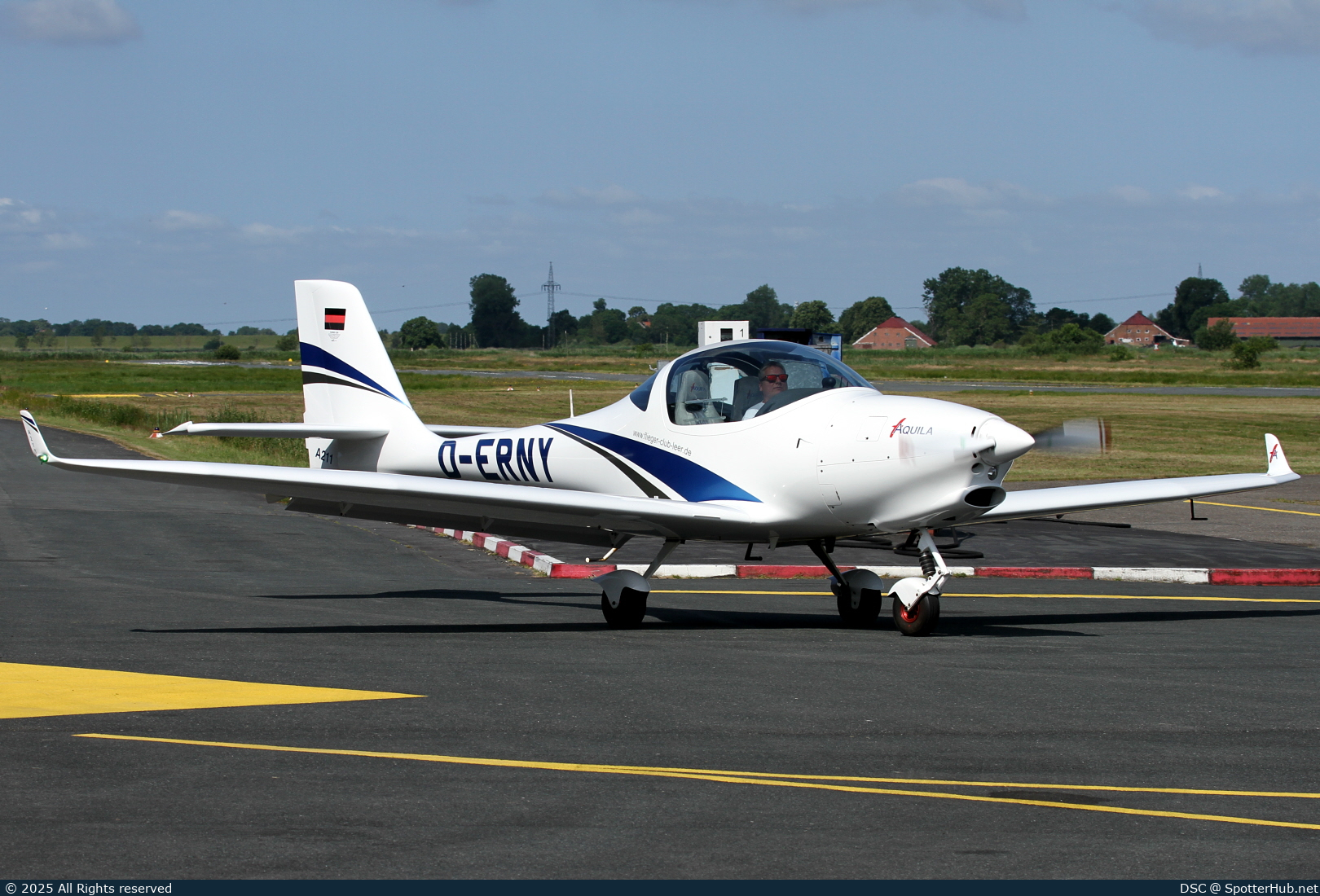 Photo of D-ERNY - Aquila A211 operated by Flieger Club Leer