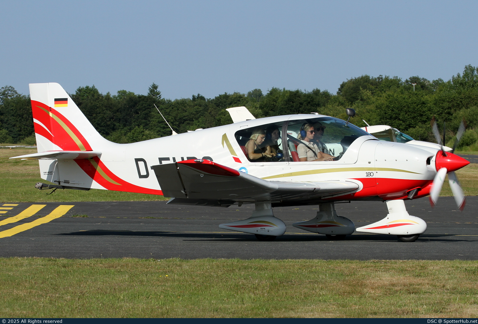 Photo of D-EUPS - Robin DR401/180 operated by Luftfahrtverein Mainz