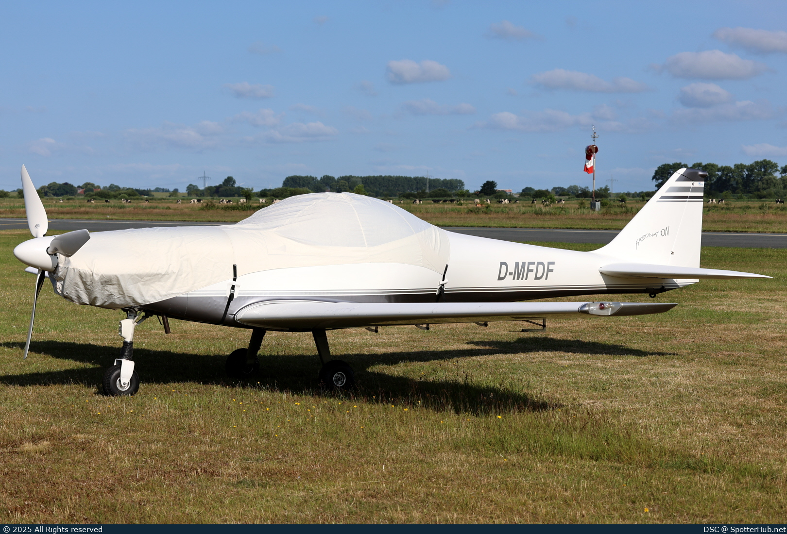 Photo of D-MFDF - Dallach D4 Fascination operated by Private