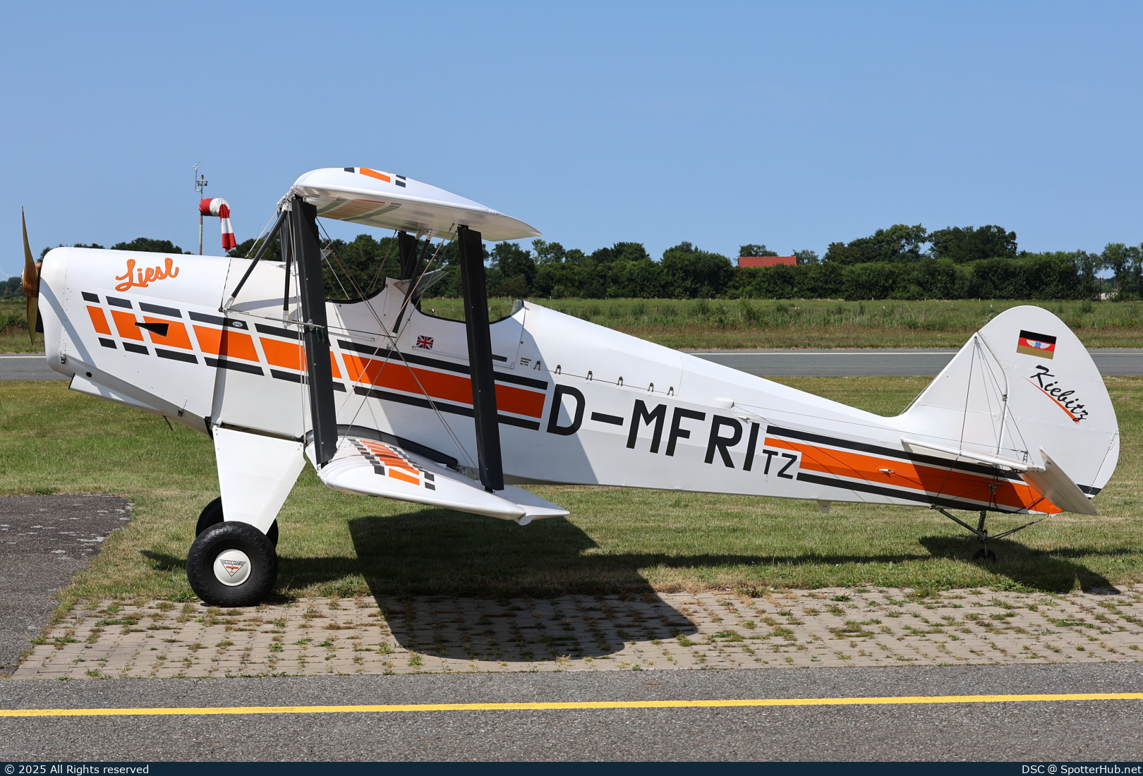 Photo of D-MFRI - Platzer Kiebitz B operated by Private