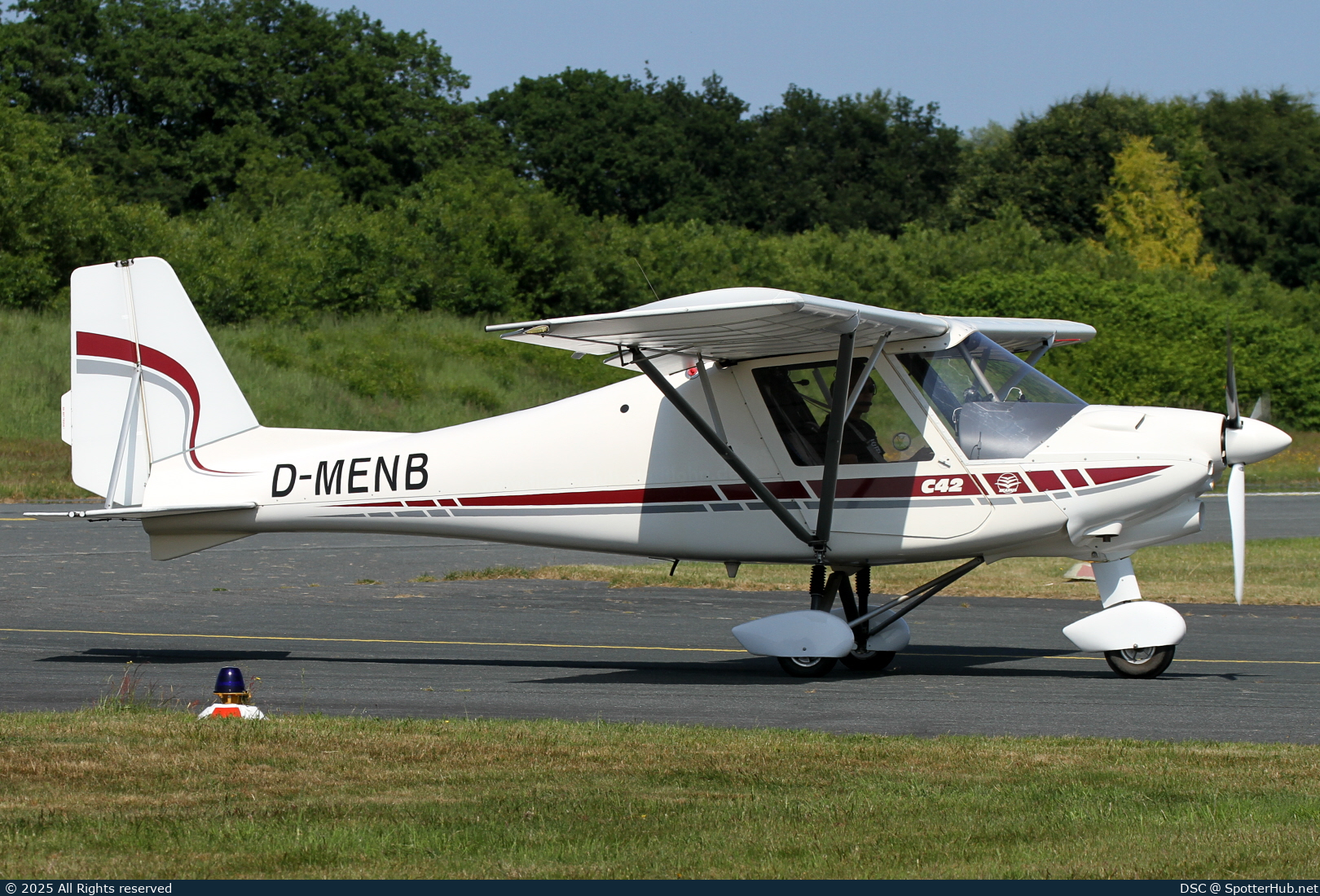 Photo of D-MENB - Comco Ikarus C42 operated by Private