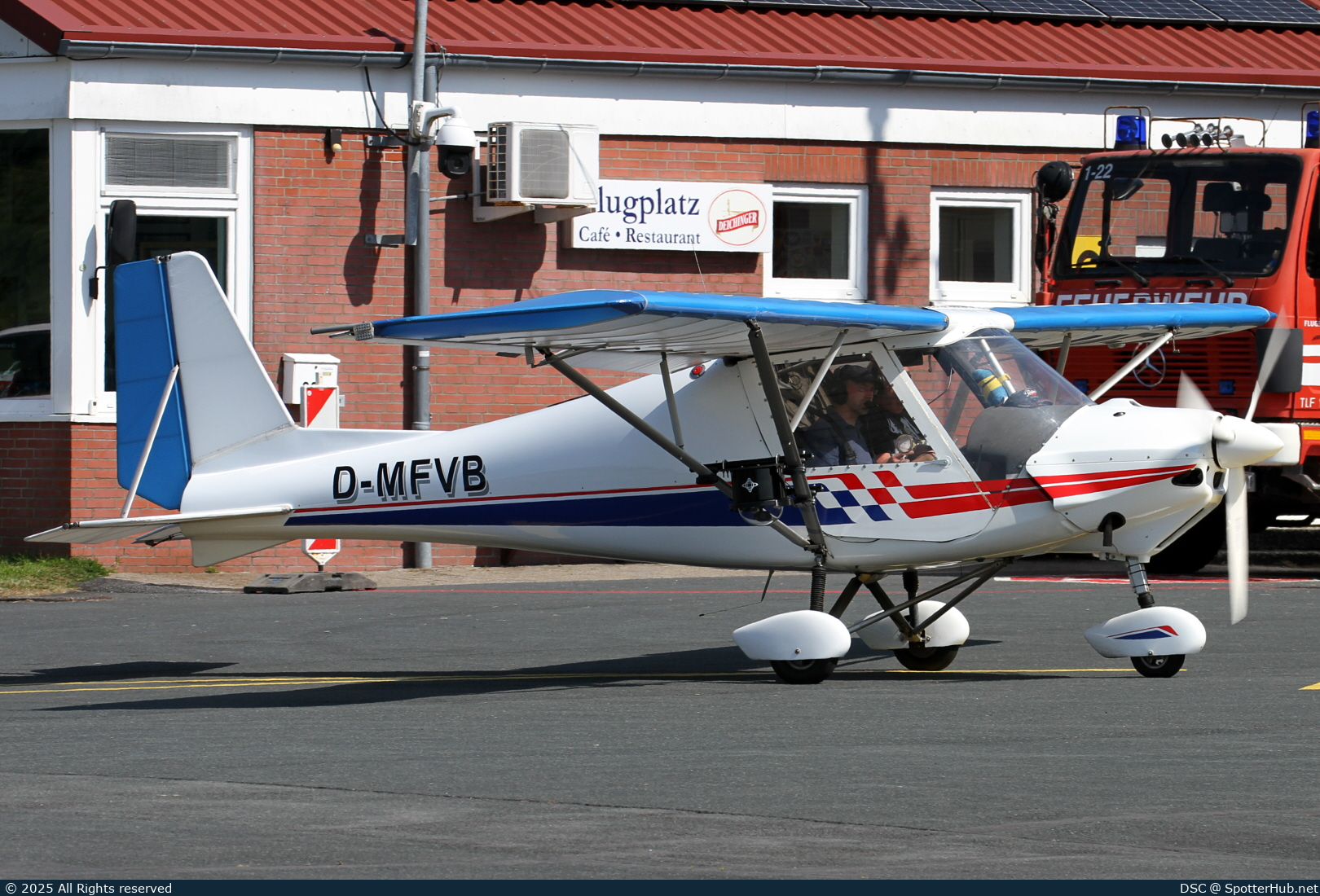 Photo of D-MFVB - Comco Ikarus C42 operated by Private