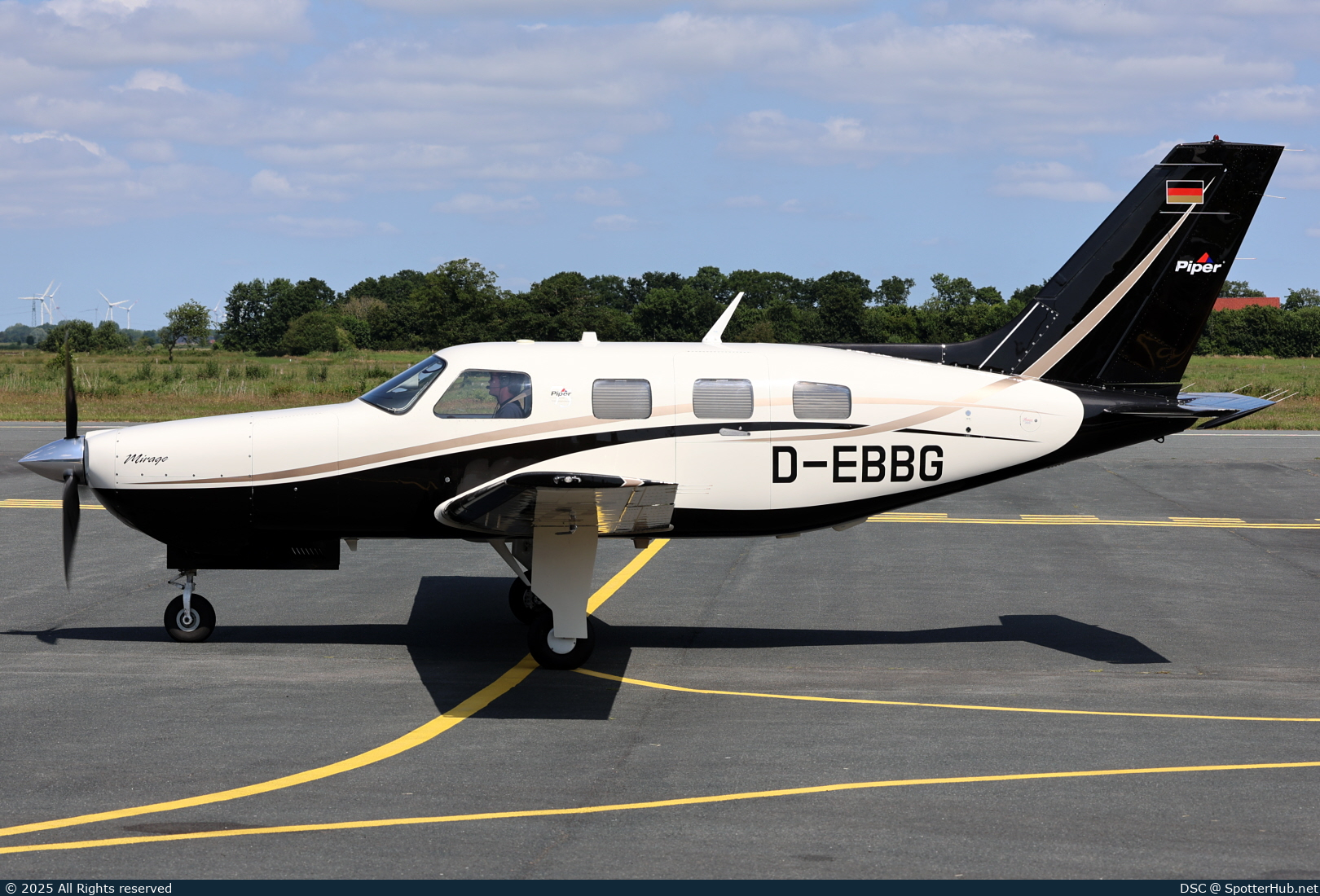 Photo of D-EBBG - Piper PA-46-350P Malibu Mirage operated by Private