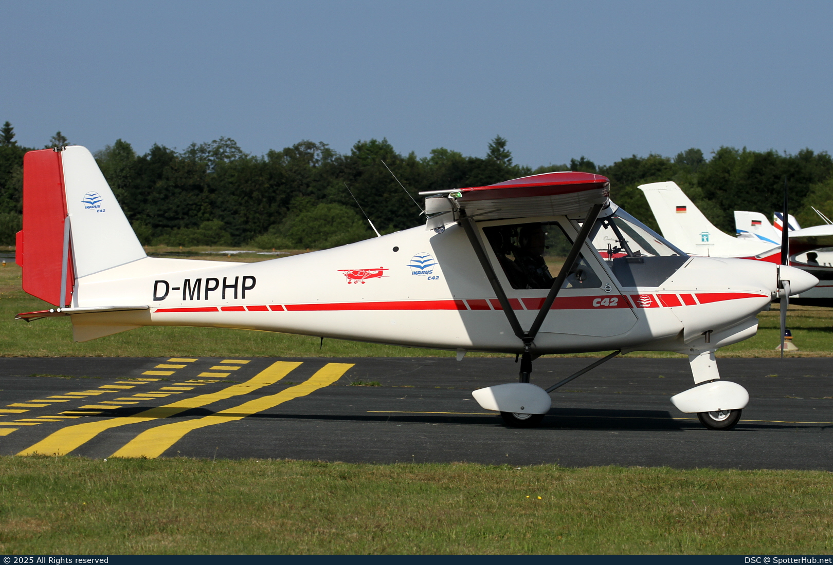 Photo of D-MPHP - Comco Ikarus C42 operated by Private